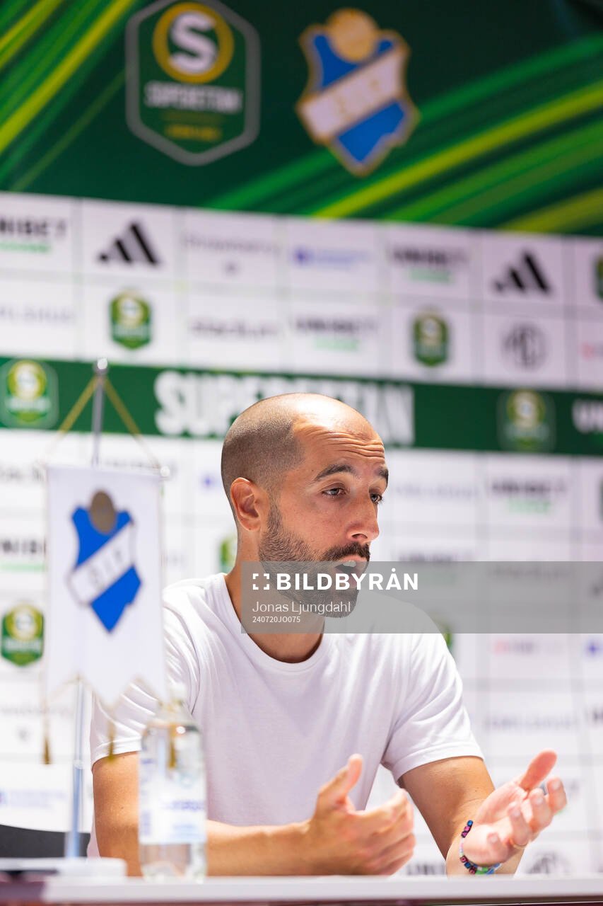 Östers tränare Martin Foyston på presskonferens efter fotbollsmatchen i Superettan mellan Öster och GIF Sundsvall den 20 juli 2024 i Växjö.