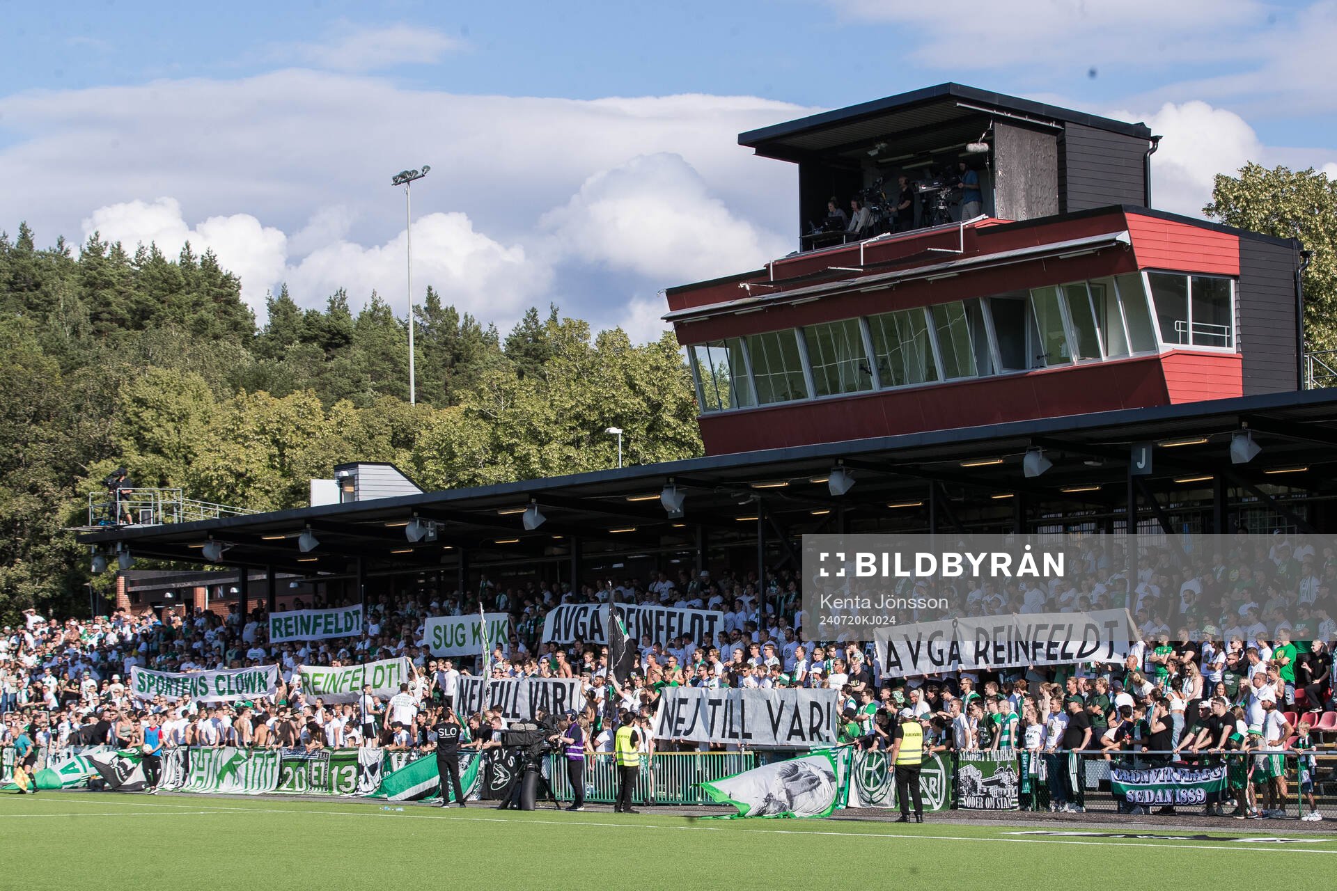 Hammarbys supportrar med banderoll