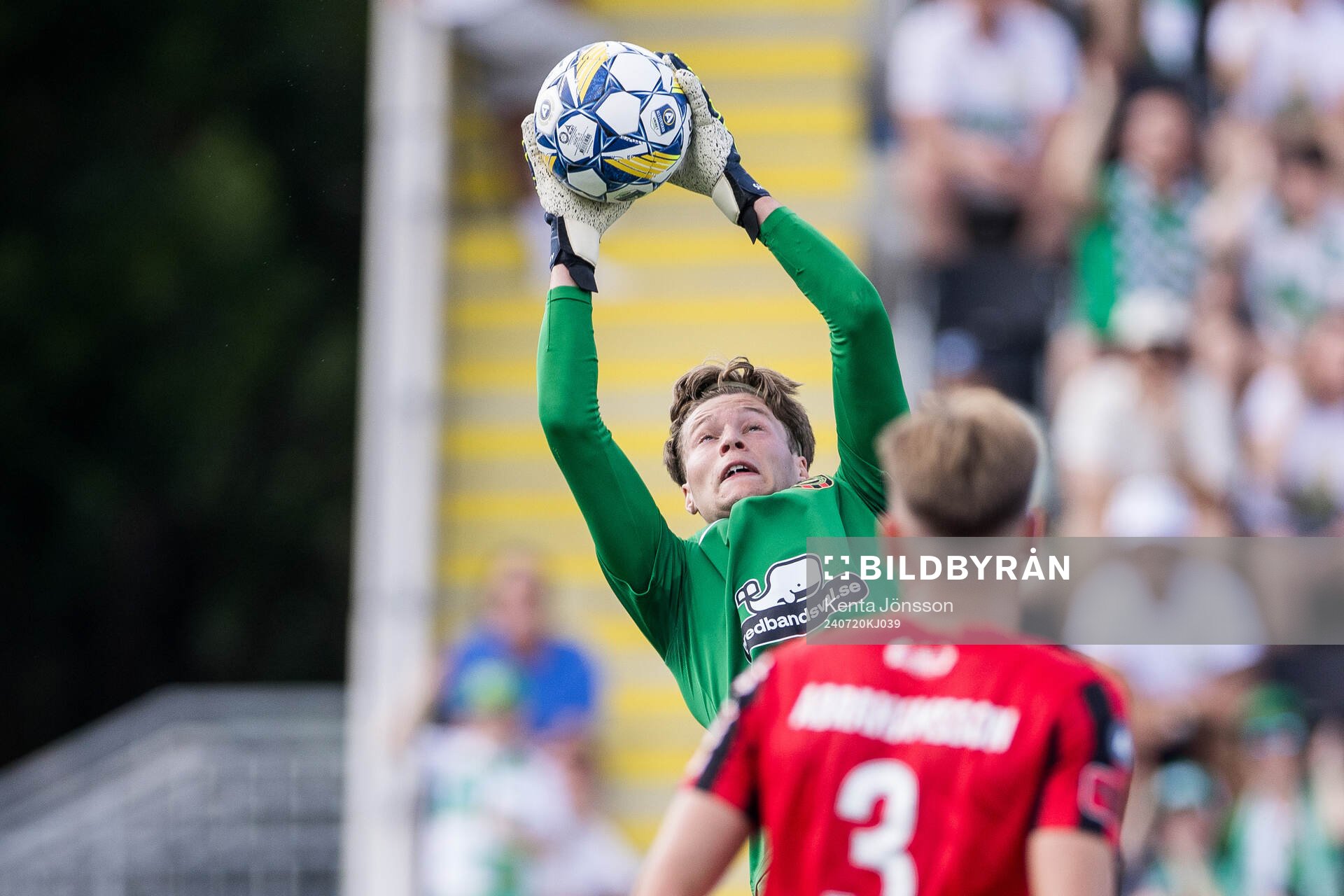 Brommapojkarnas målvakt Filip Sidklev