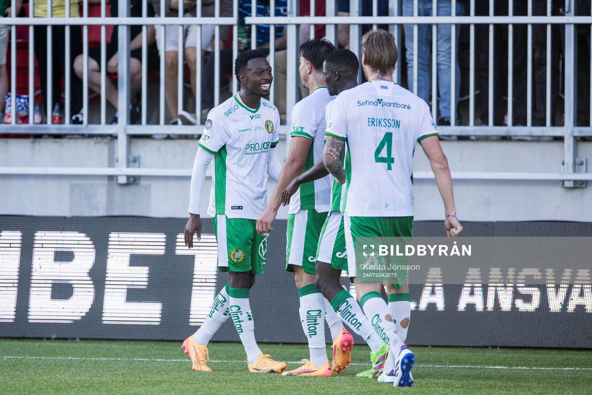 Hammarbys Jusef Erabi och Shaquille Pinas jublar