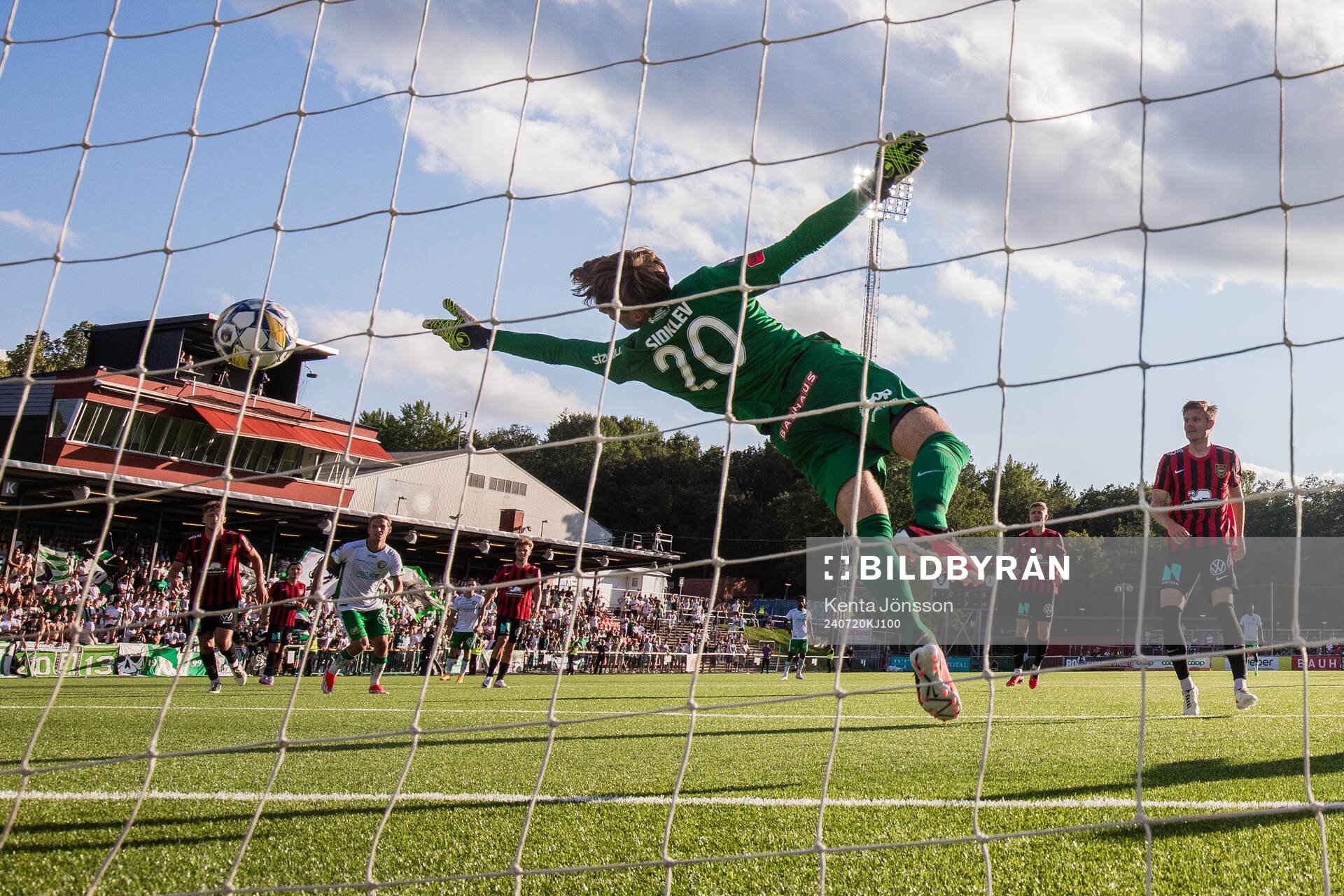 Hammarbys Jusef Erabi gör 0-2 bakom Brommapojkarnas
