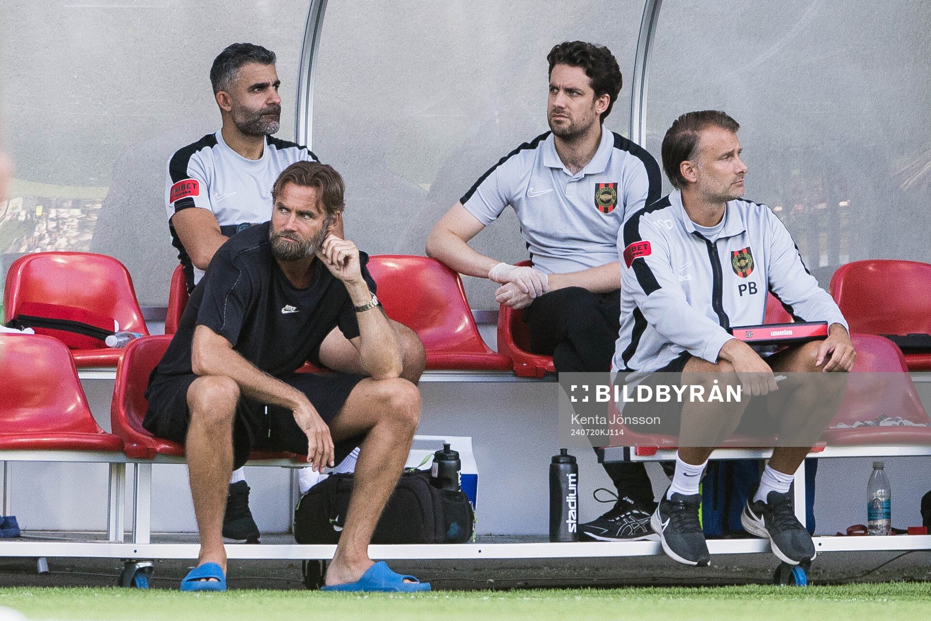 Brommapojkarnas tränare Olof Mellberg deppar