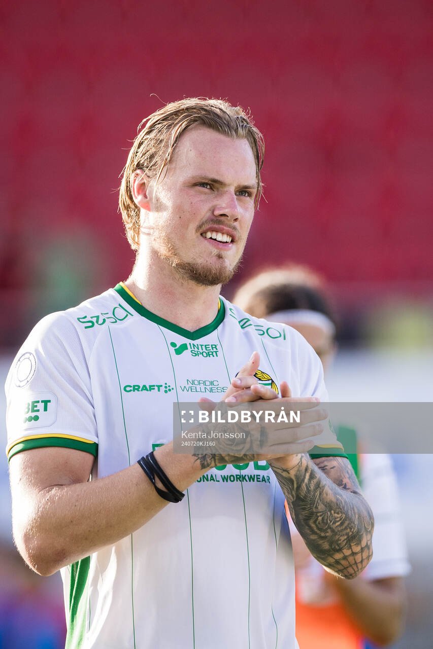 Hammarbys Victor Eriksson applåderar publiken