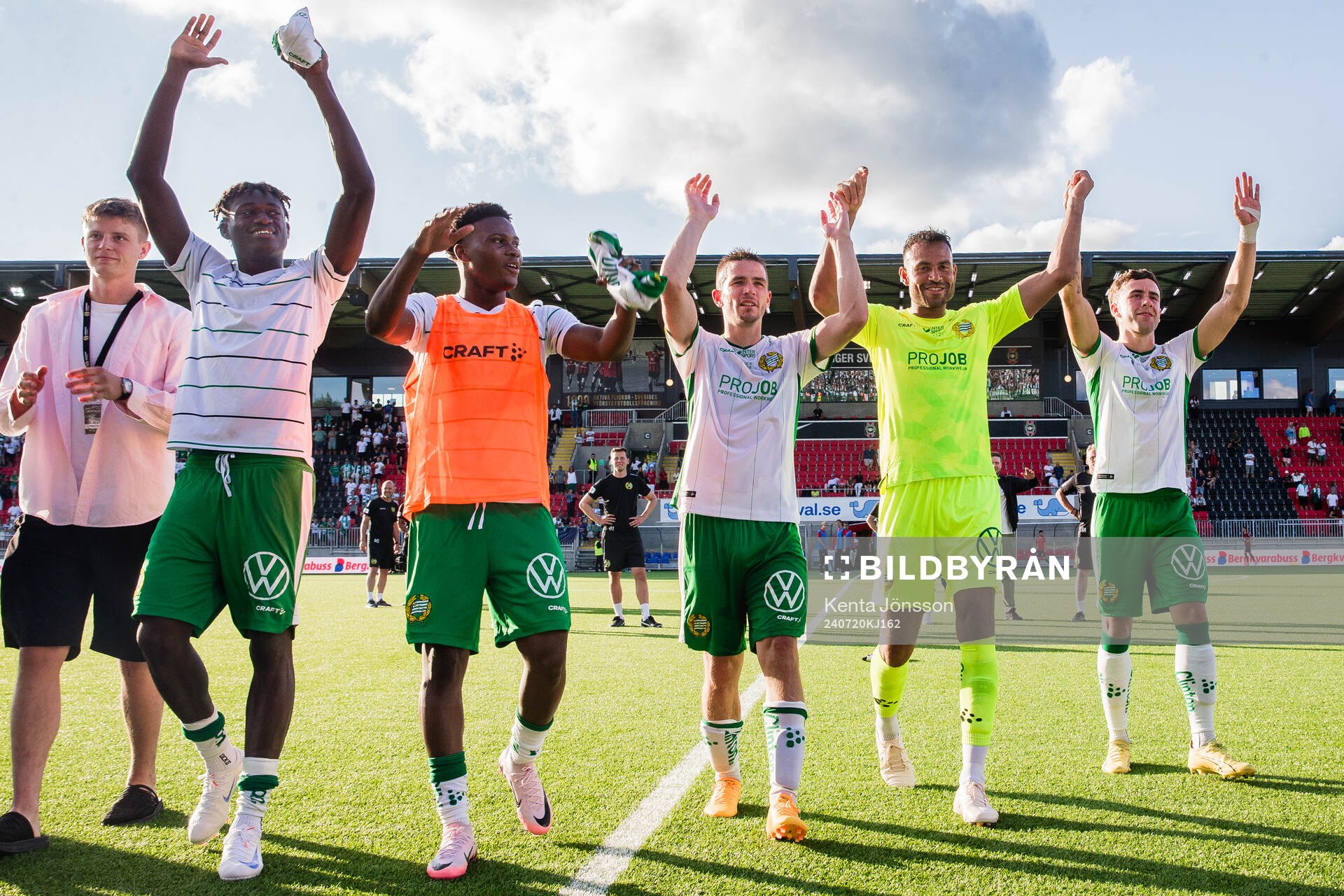 Hammarbys Kingsley Gyamfi, Divine Teah, Oscar Johansson Schellhas, målvakt Warner Hahn och Marc Llinares Barragan jublar efter fotbollsmatchen i Allsvenskan mellan Brommapojkarna och Hammarby den 20 juli 2024 i Stockholm.