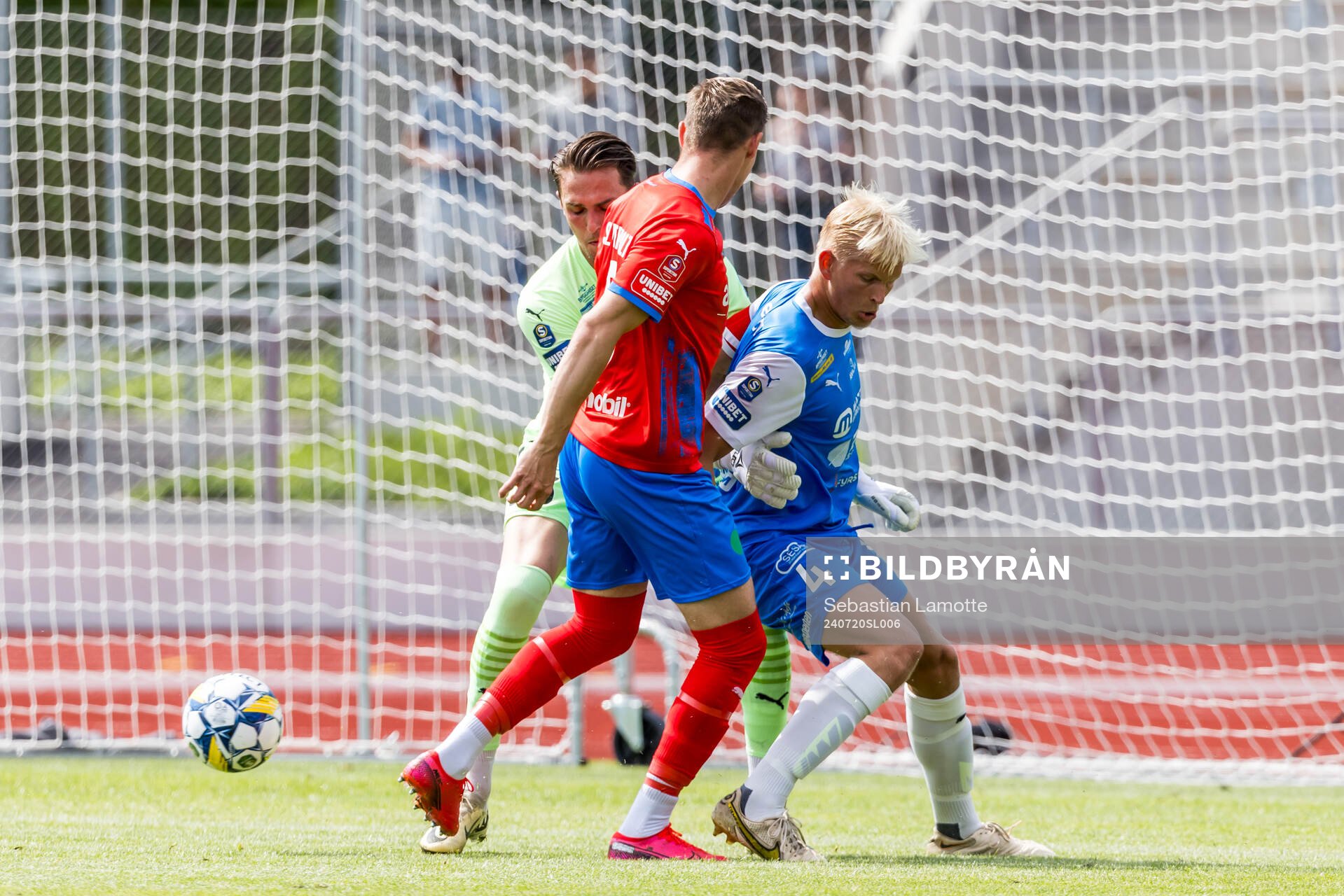 Helsingborgs Taylor Silverholt i en kamp mot IK Oddevolds