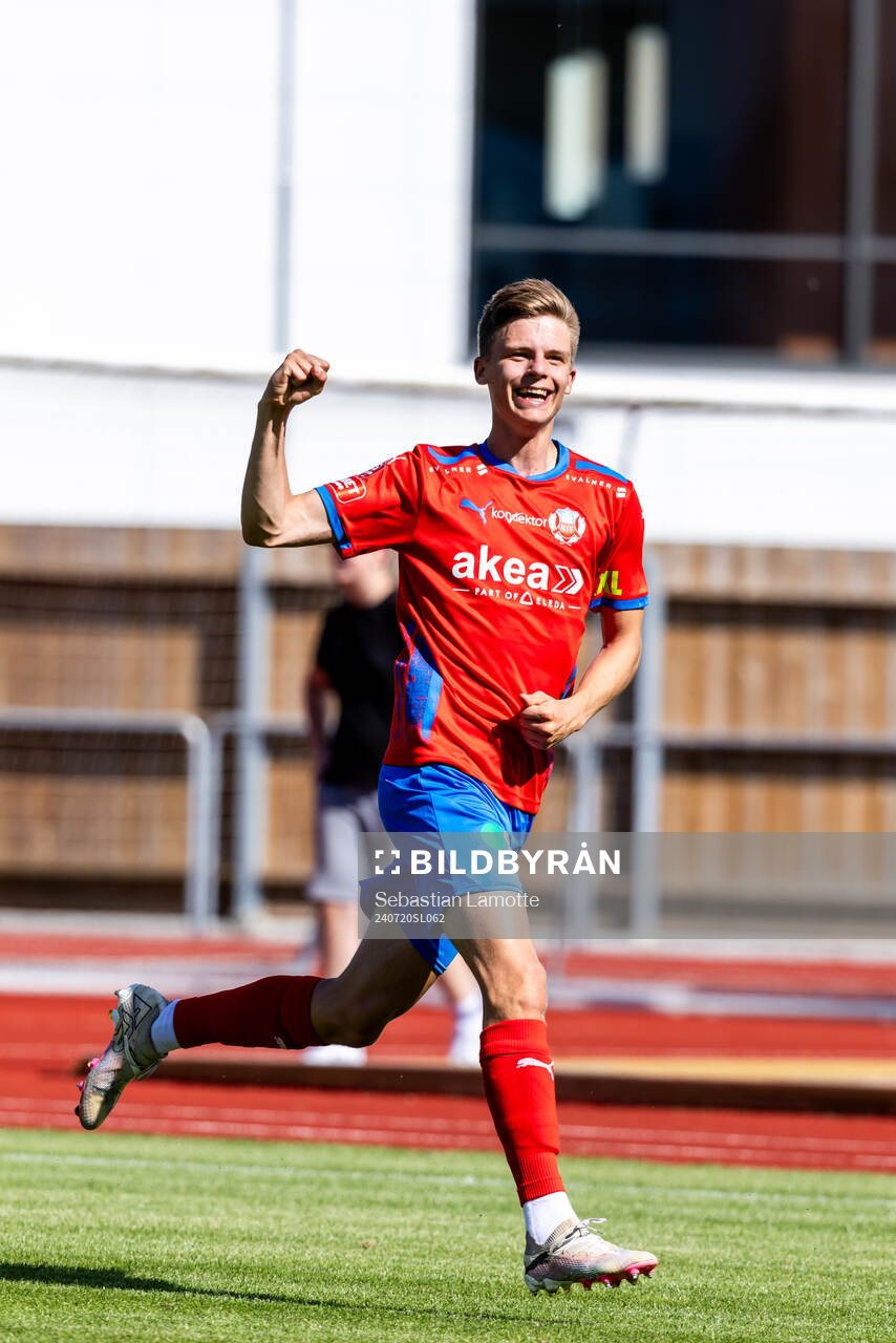 Helsingborgs Benjamin Örn har gjort 0-2 och jublar