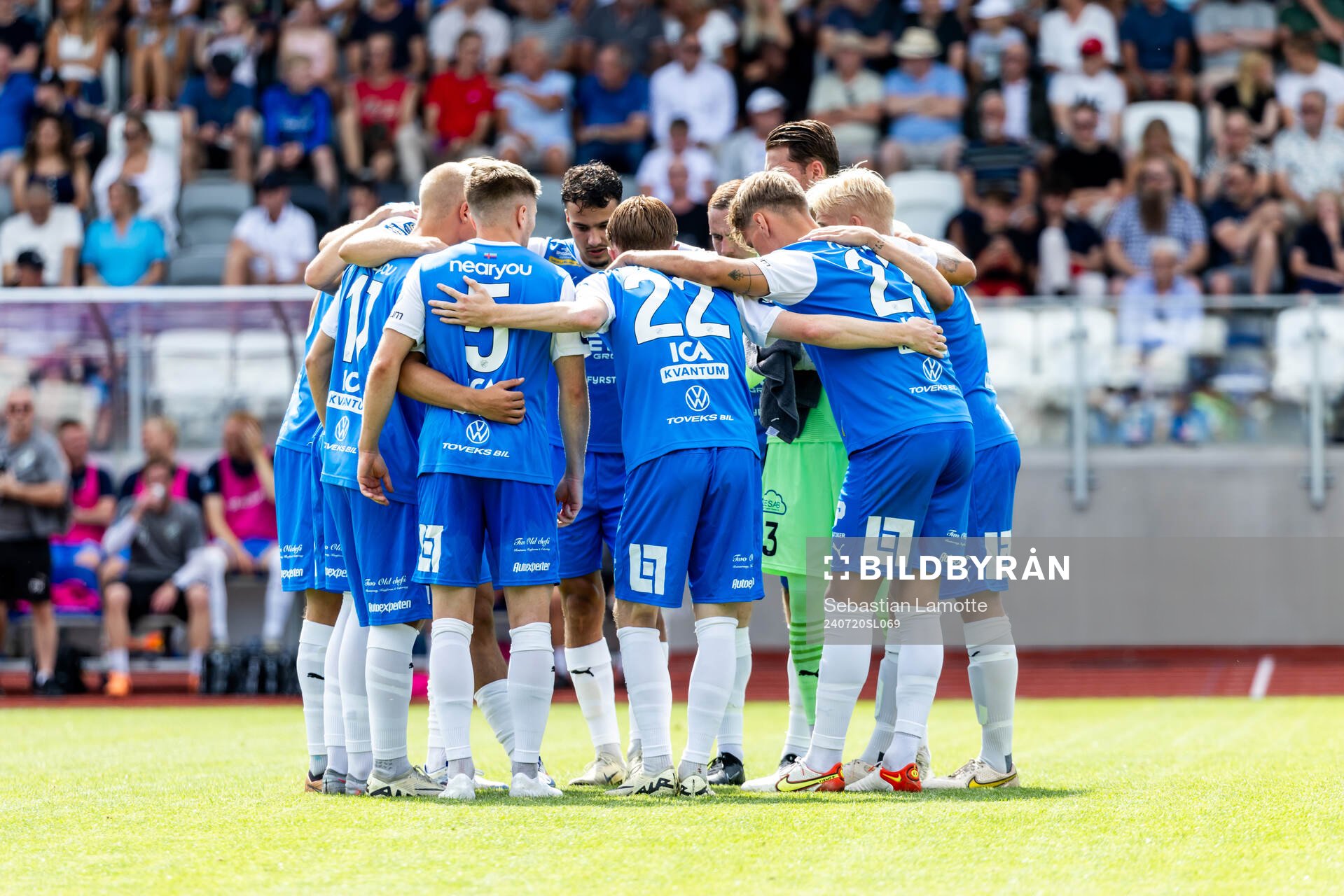 IK Oddevolds spelare samlade under fotbollsmatchen i Superettan mellan IK Oddevold och Helsingborg den 20 juli 2024 i Uddevalla. 