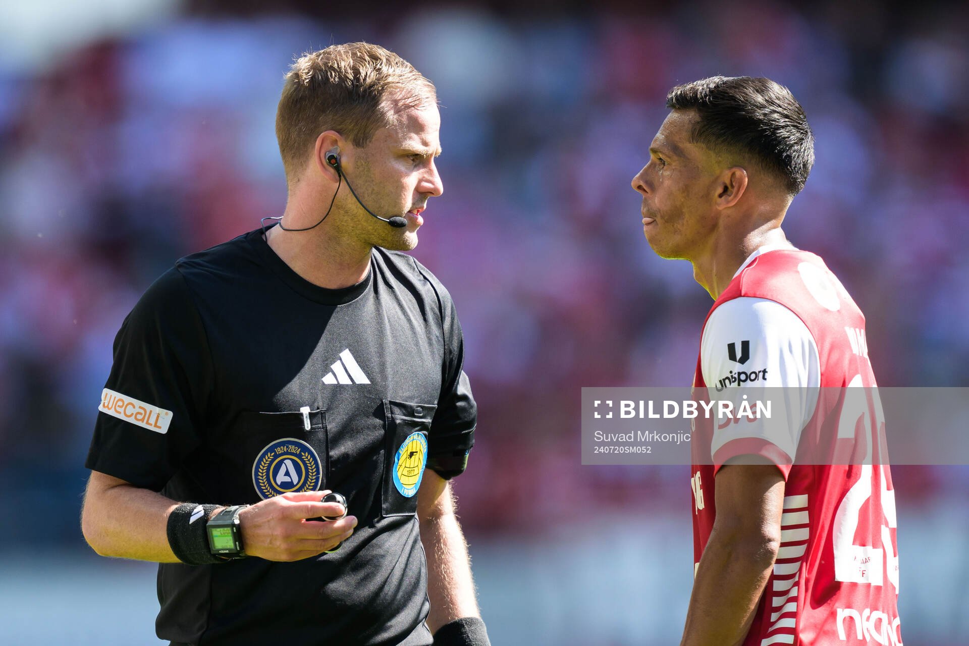 Domare Richard Sundell och Kalmars Romario Pereira Sipiao