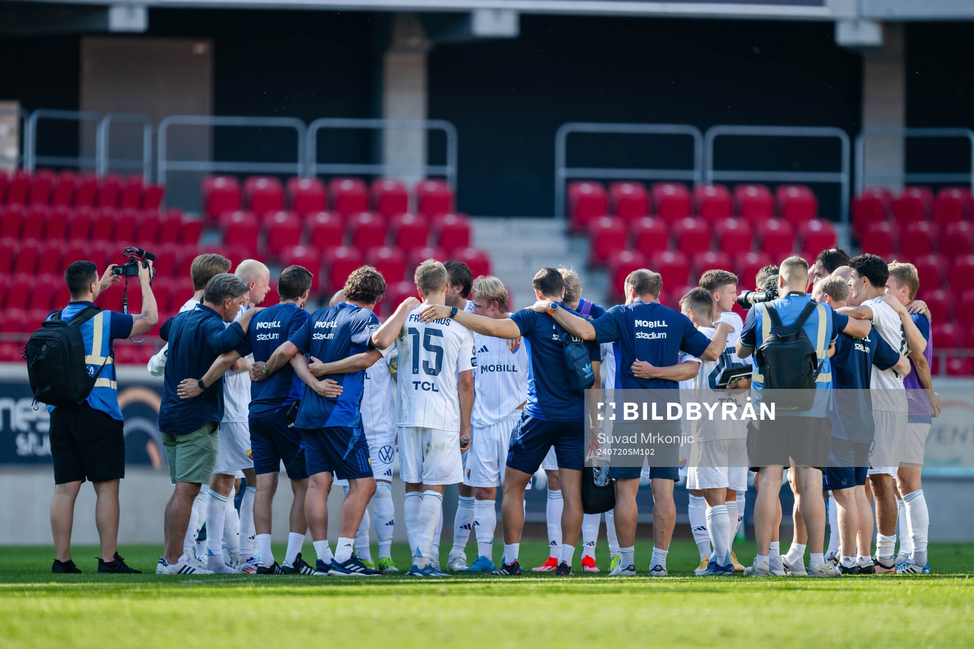 Djurgårdens spelare och ledare deppar