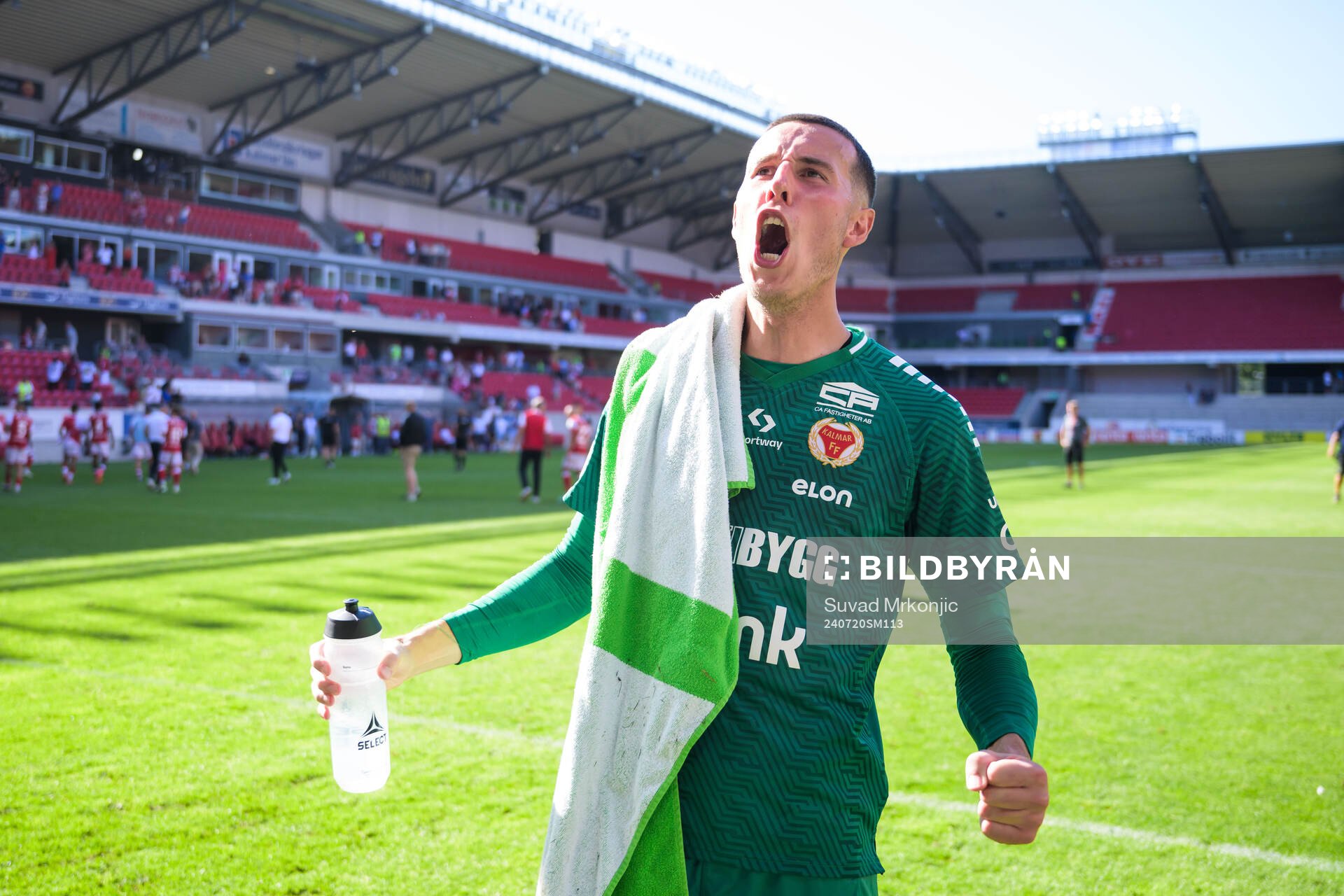 Kalmars målvakt Samuel Brolin jublar efter fotbollsmatchen i Allsvenskan mellan Kalmar och Djurgården den 20 juli 2024 i Kalmar. 