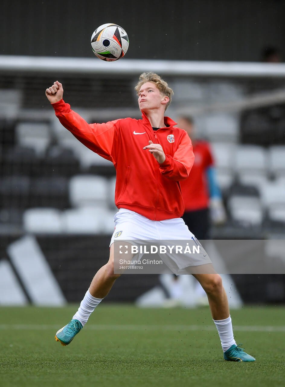 Vetle Auklend of Norway warms-up