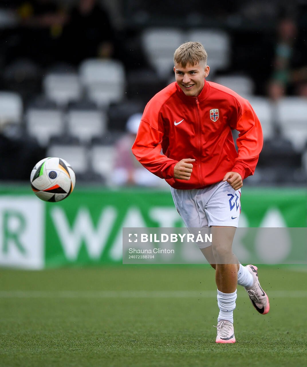 Kristoffer Haukas Steinset of Norway warms-up