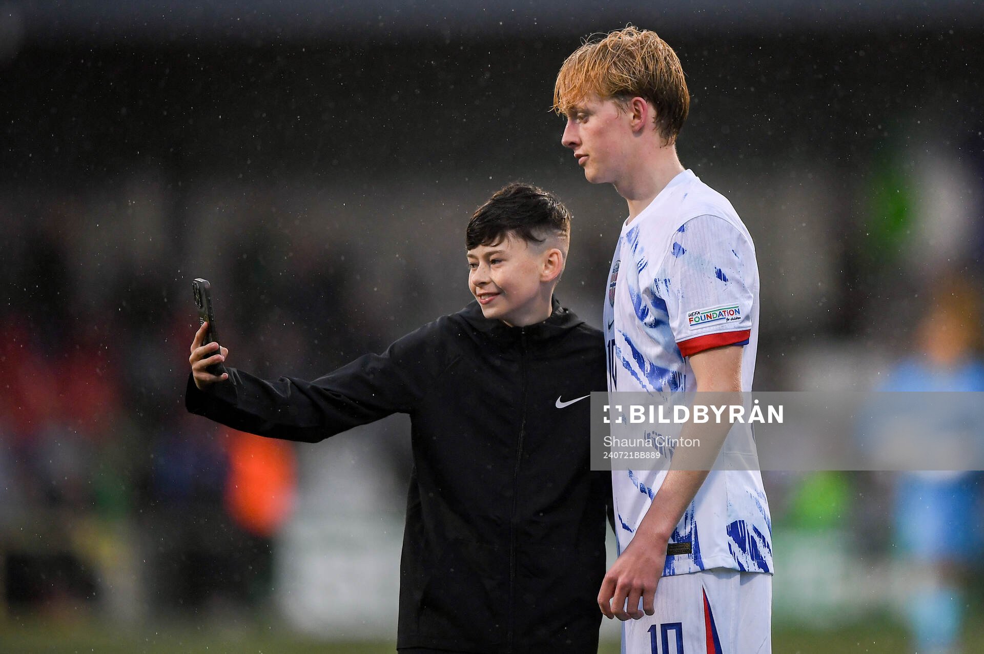 Sondre Granaas of Norway takes a selfie with a supporter