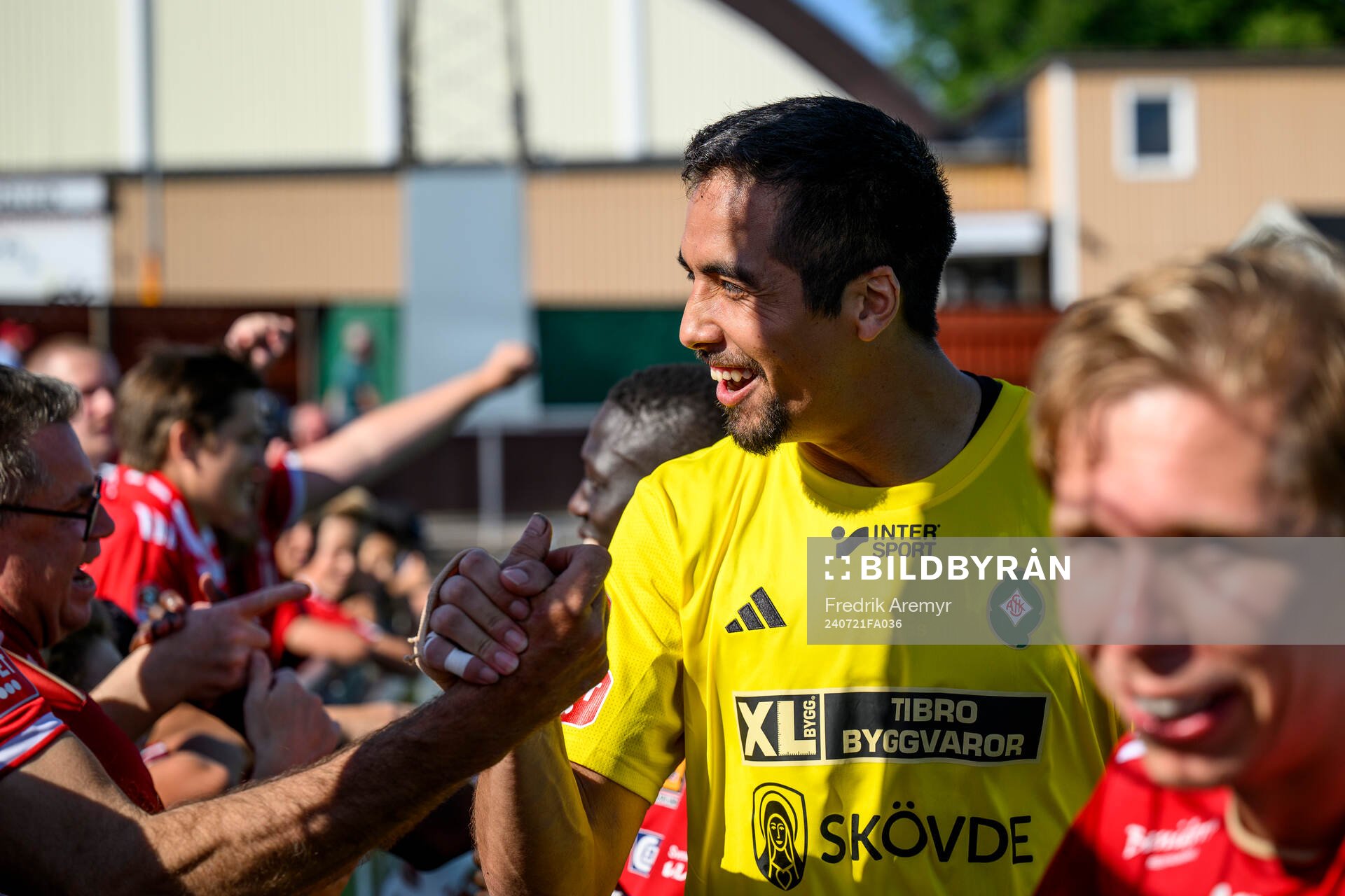 Skövde AIKs målvakt Adrian Zendejas jublar