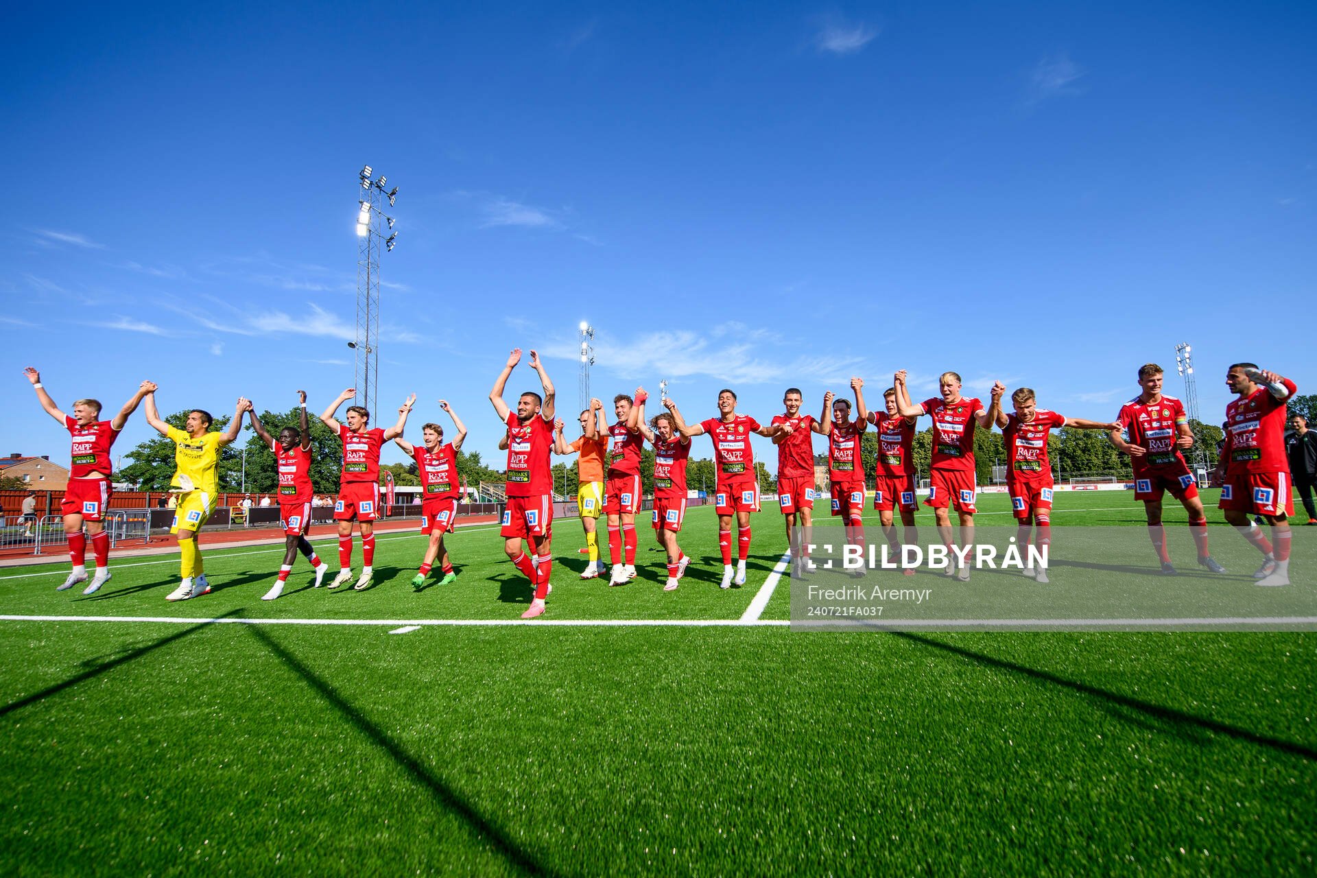 Skövde AIKs spelare jublar