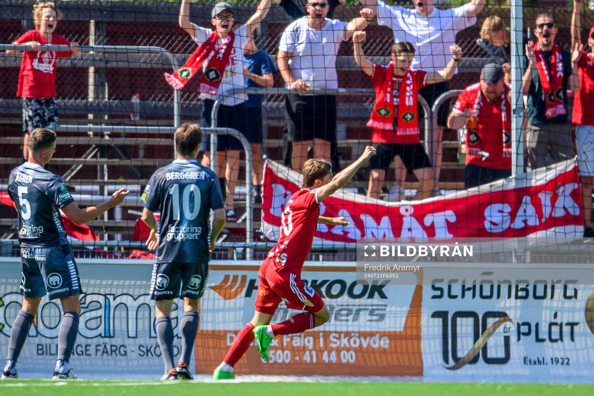 Skövde AIKs Hugo Engström jublar