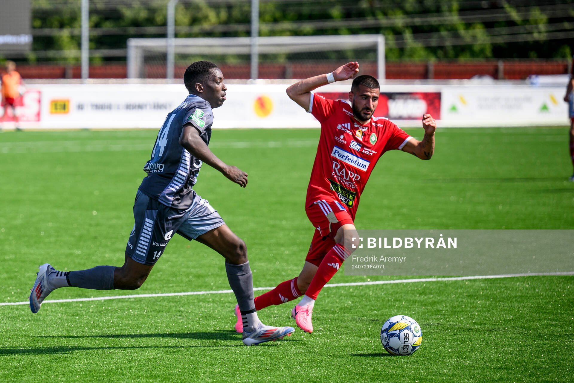 Brages Samouil Izountouemoi  och Skövde AIKs Elmar Abraham