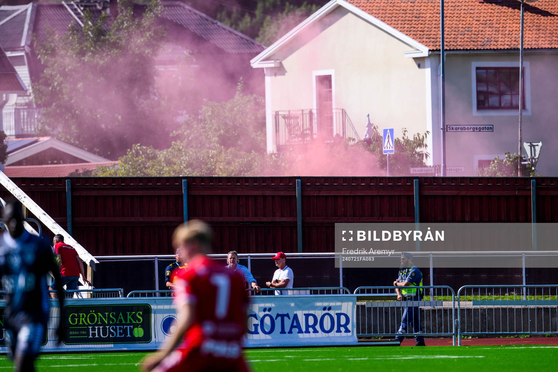 Rök utanför arenan