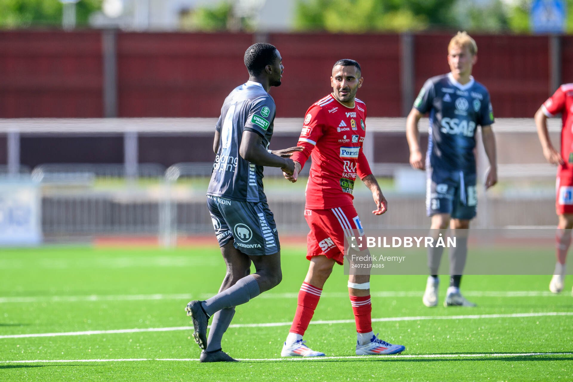 Tidigare lagkamraterna Brages Adil Titi och Skövde AIKs