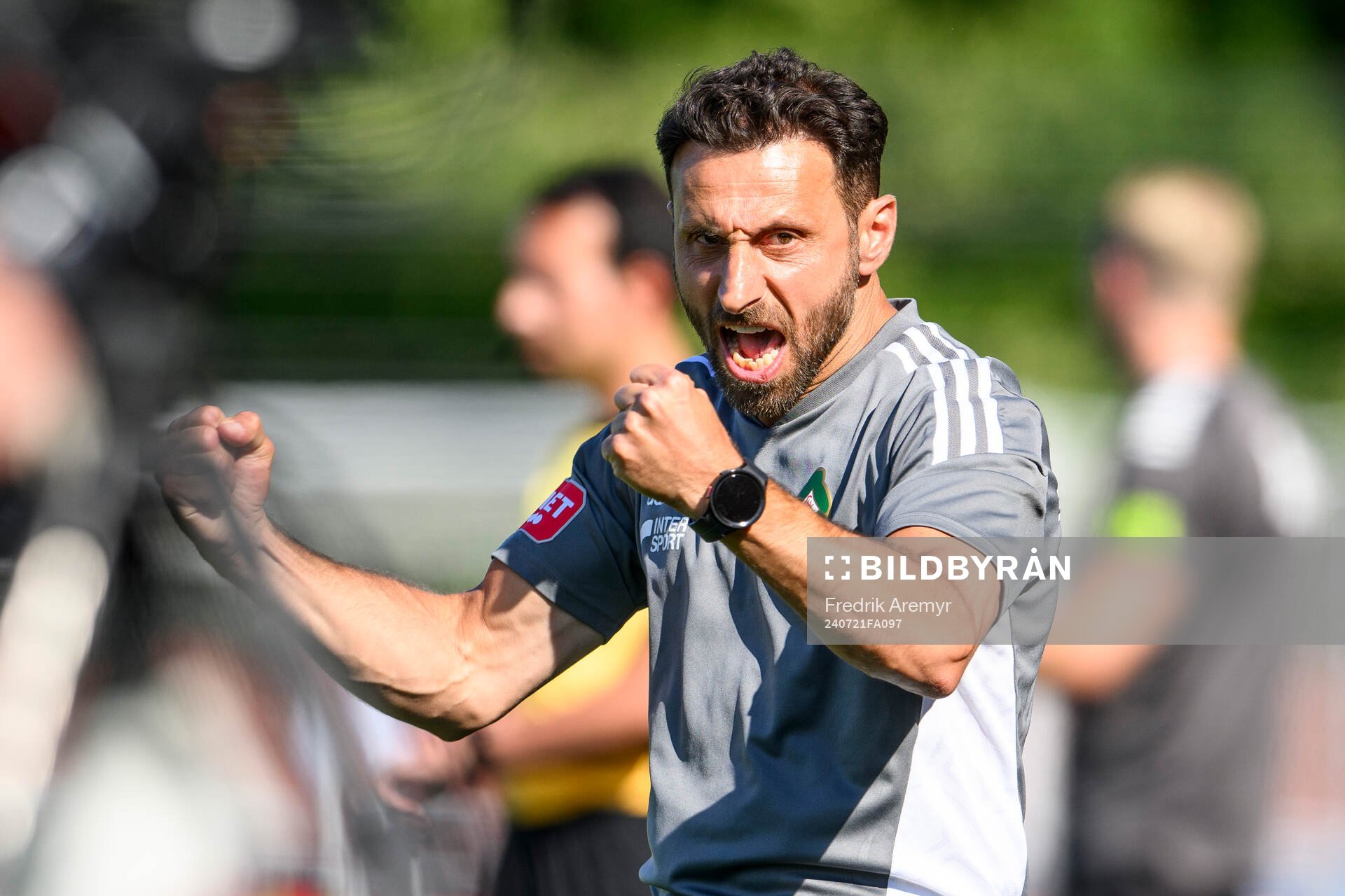 Skövde AIKs tränare Charbel Abraham jublar