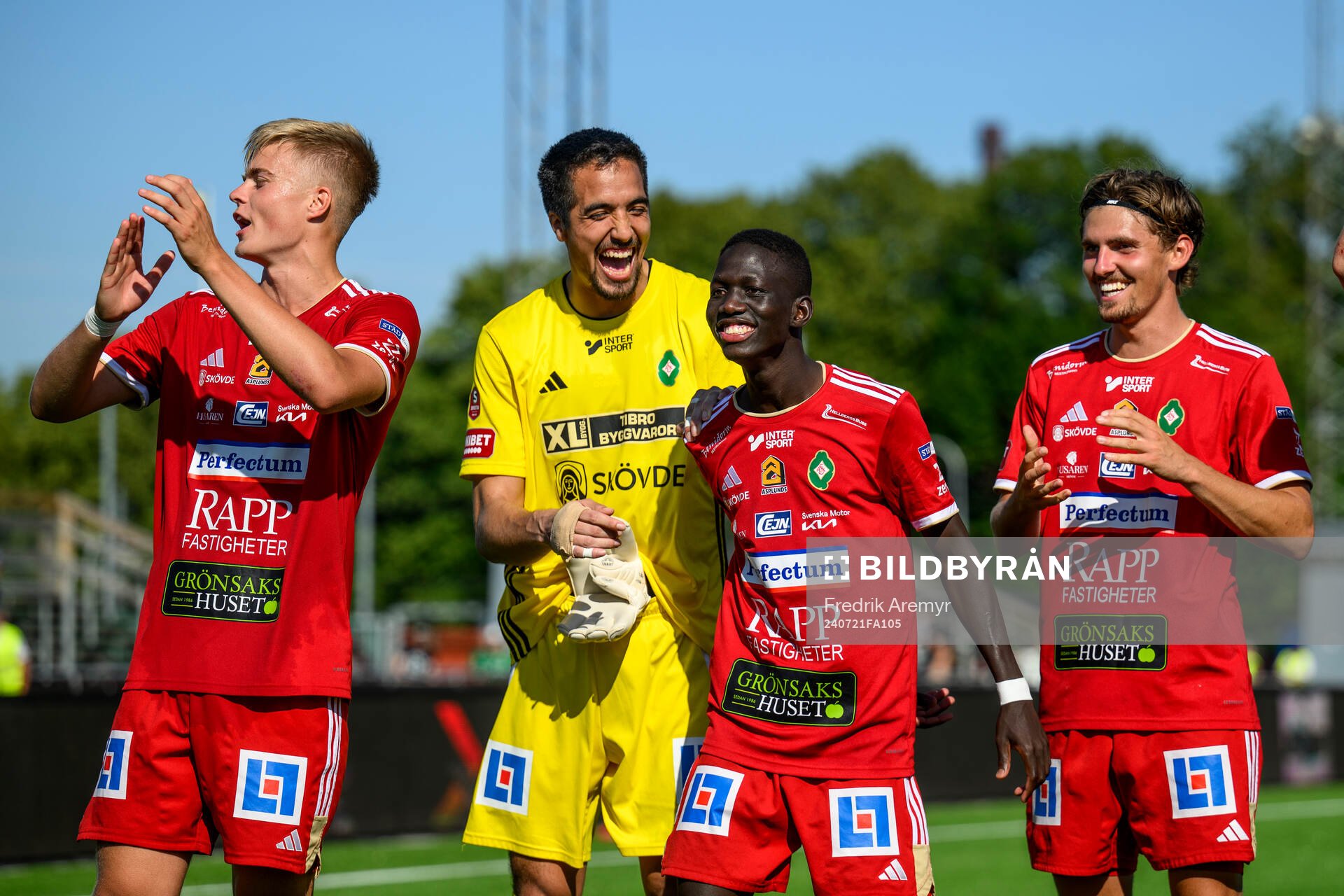 Skövde AIKs Edvin Tellgren , Adrian Zendejas , Mamadou Ousmane Diagne och Fritiof Hellichius jublar efter fotbollsmatchen i Superettan mellan Skövde AIK och Brage den 21 juli 2024 i Skövde.