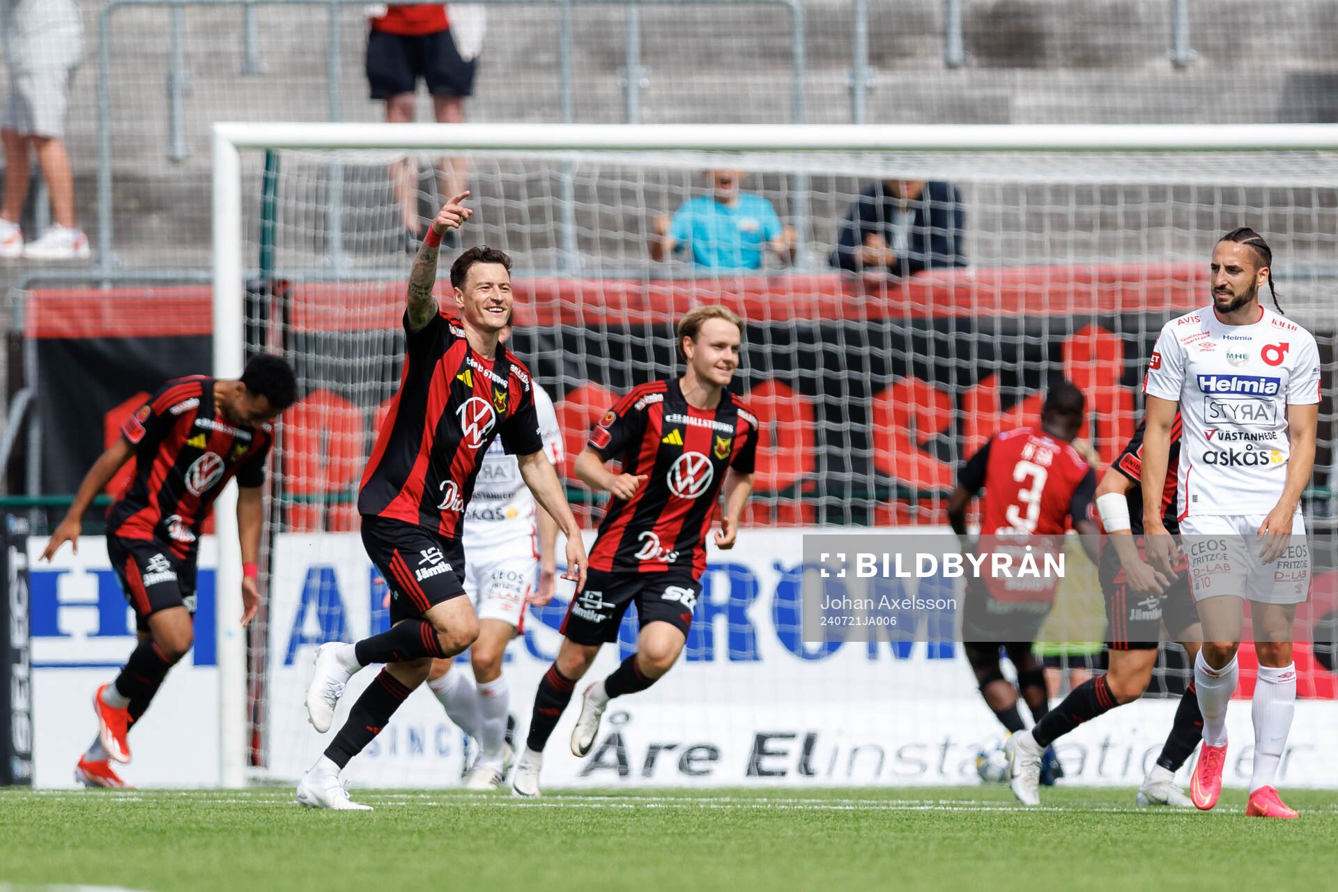 Östersunds Jamie Ryan Hopcutt jublar