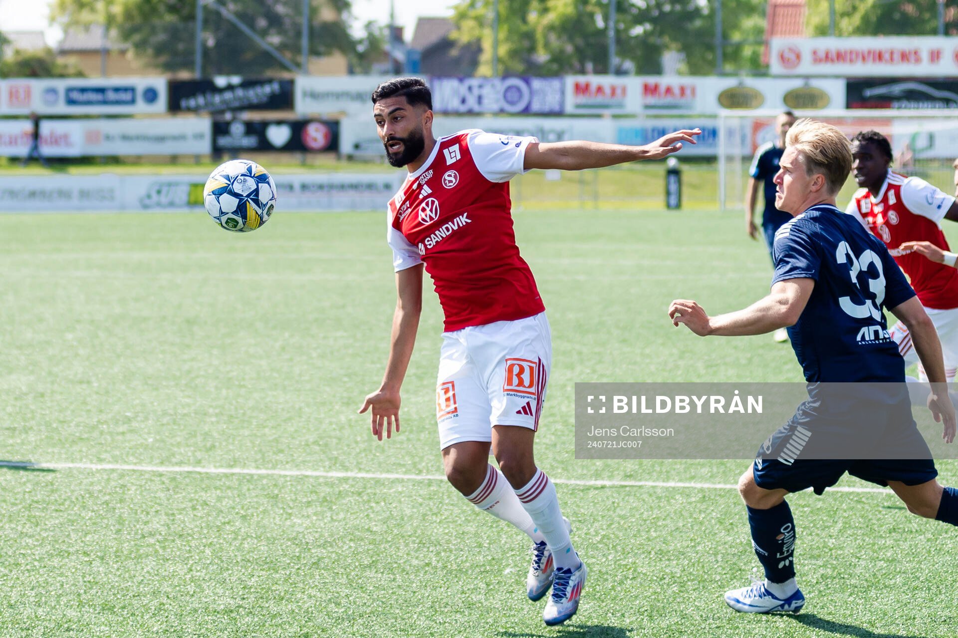 Sandvikens IFs Amin Al-Hamawi och Utsiktens Sebastian