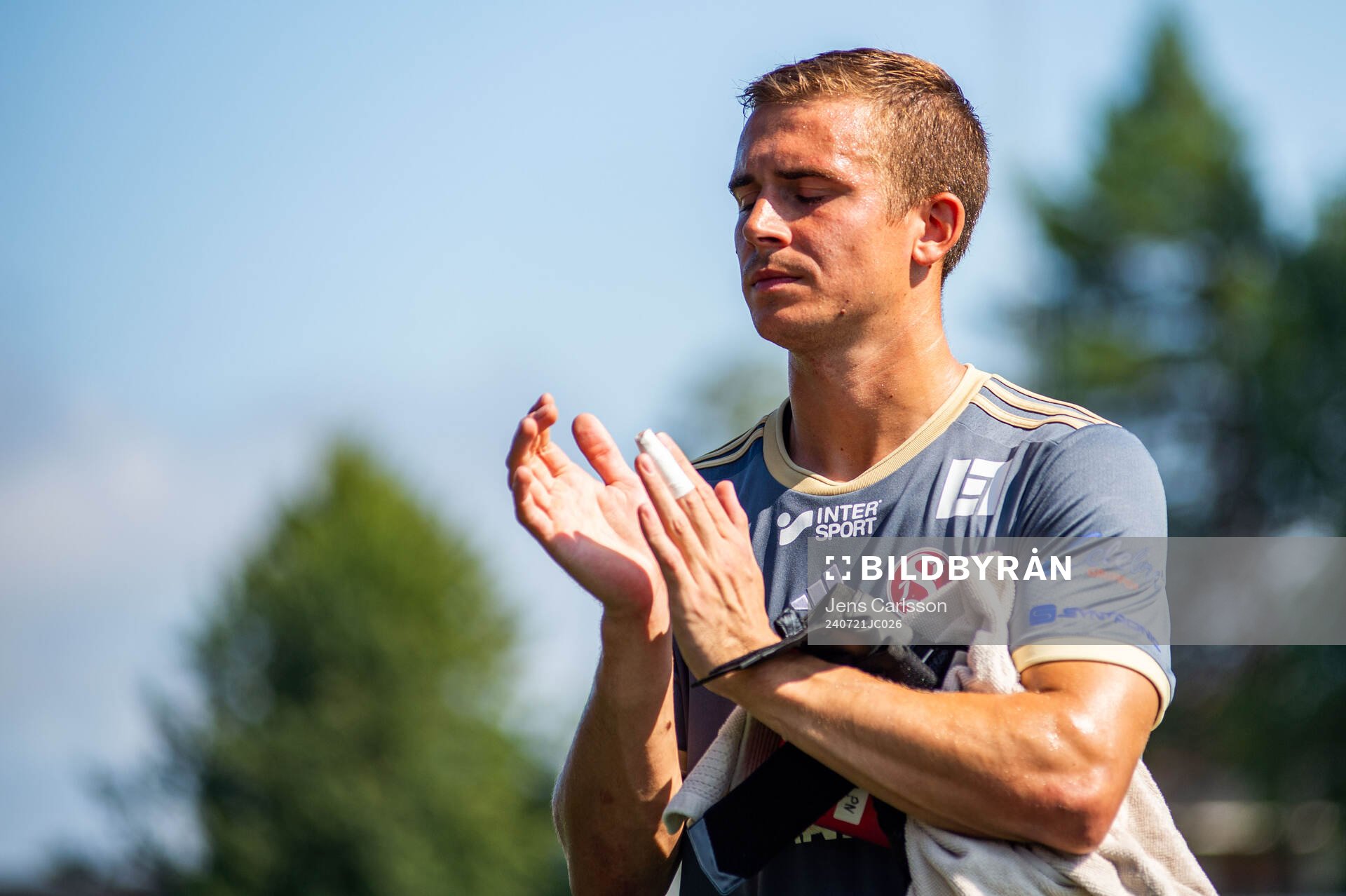 Sandvikens IFs målvakt Felix Jakobsson deppar