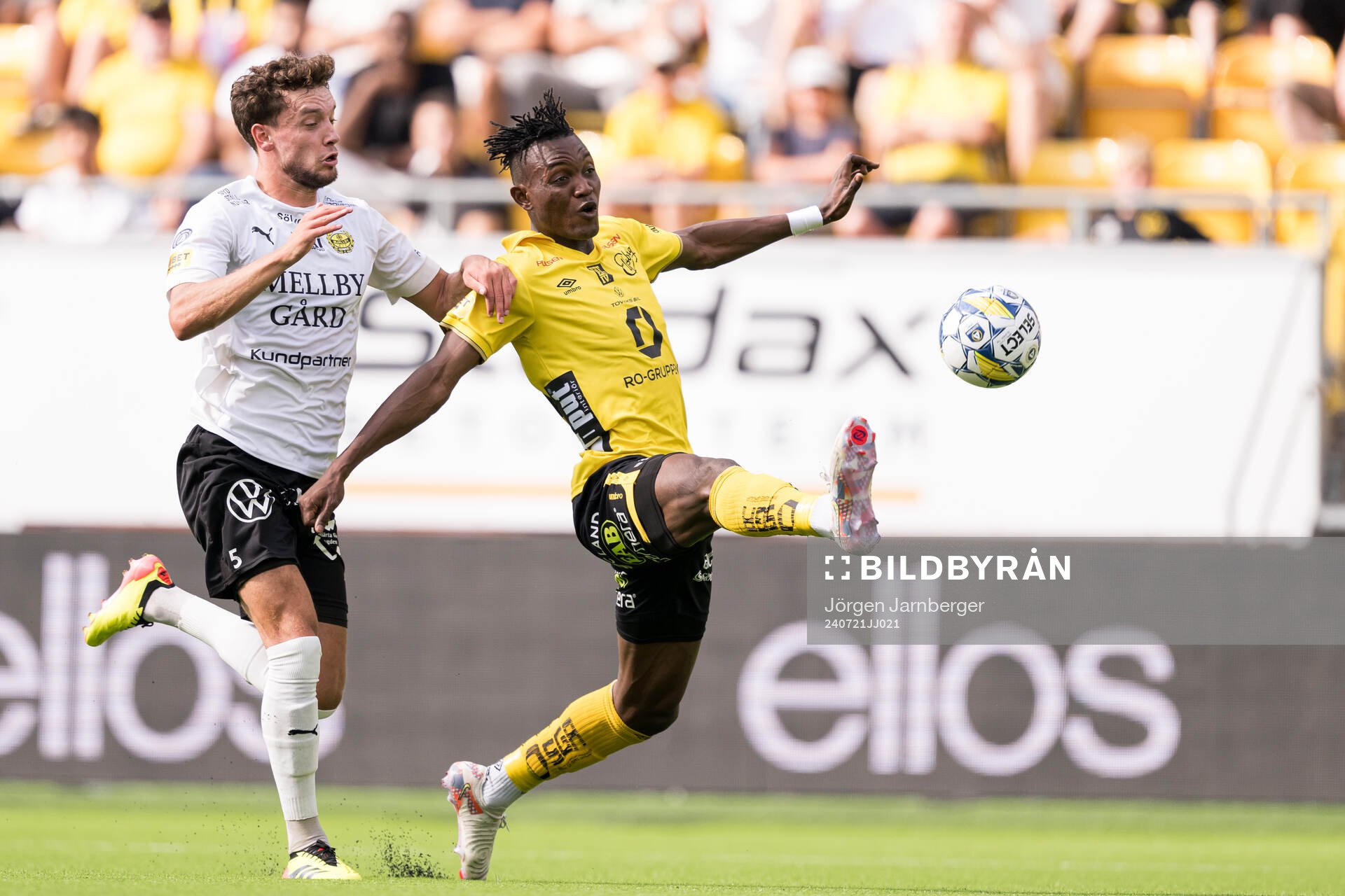 Mjällbys Colin Rösler och Elfsborgs Jalal Abdullai
