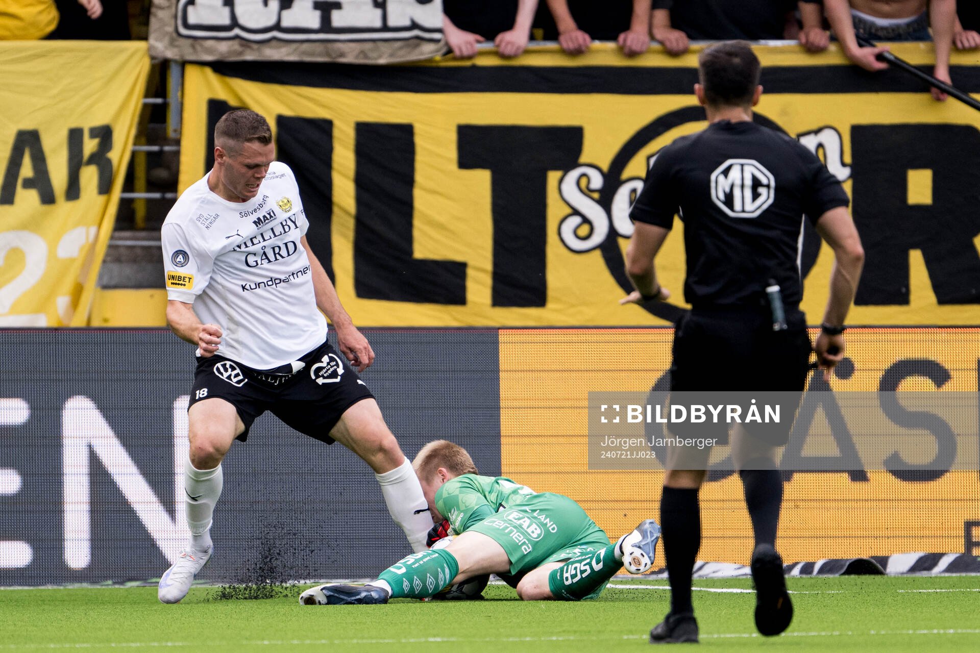 Mjällbys Jacob Bergström och Elfsborgs målvakt målvakt