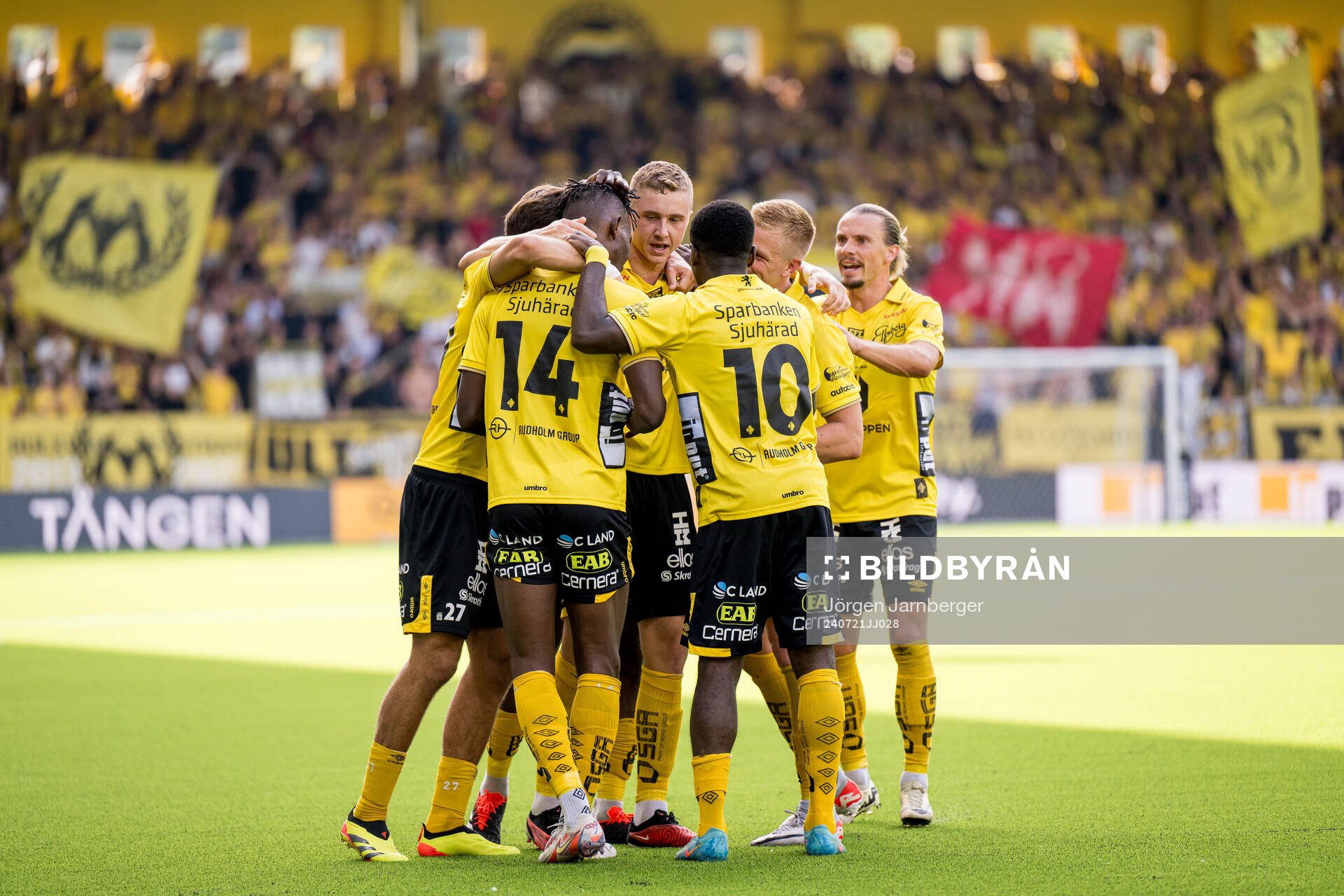 Elfsborgs Jalal Abdullai jublar med lagkamrater