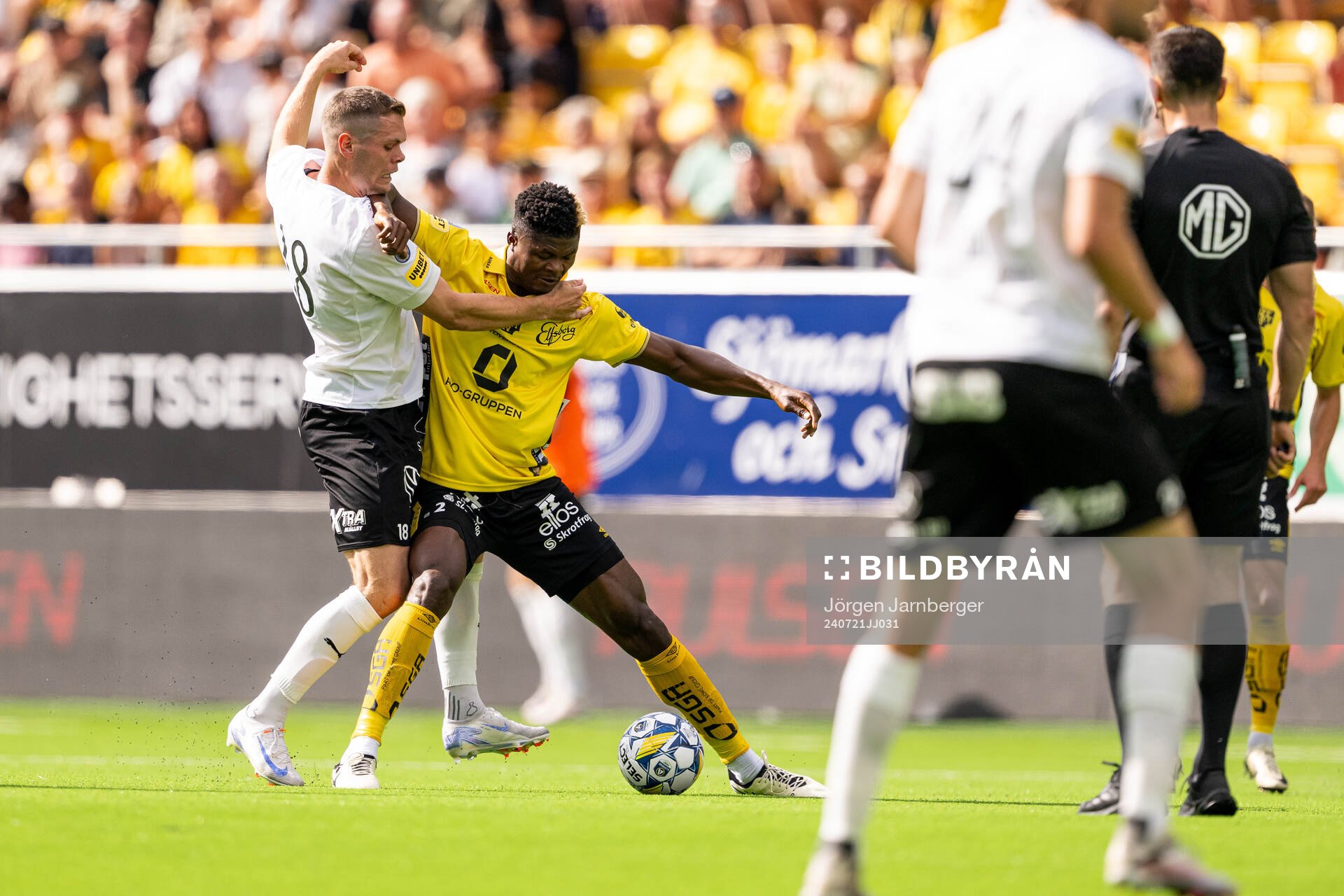 Mjällbys Jacob Bergström och Elfsborgs Terry Yegbe