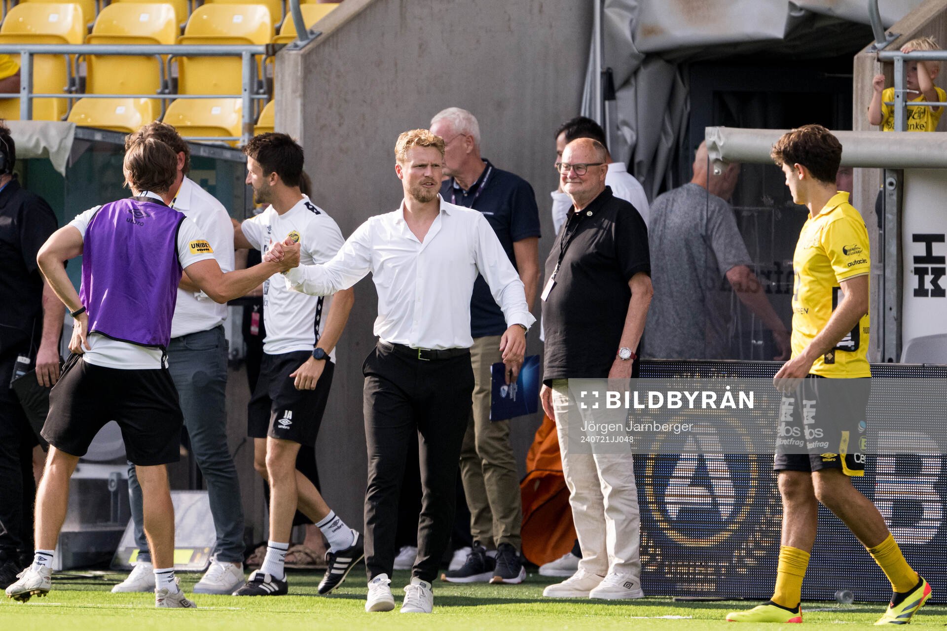 Elfsborgs manager Oscar Hiljemark jublar