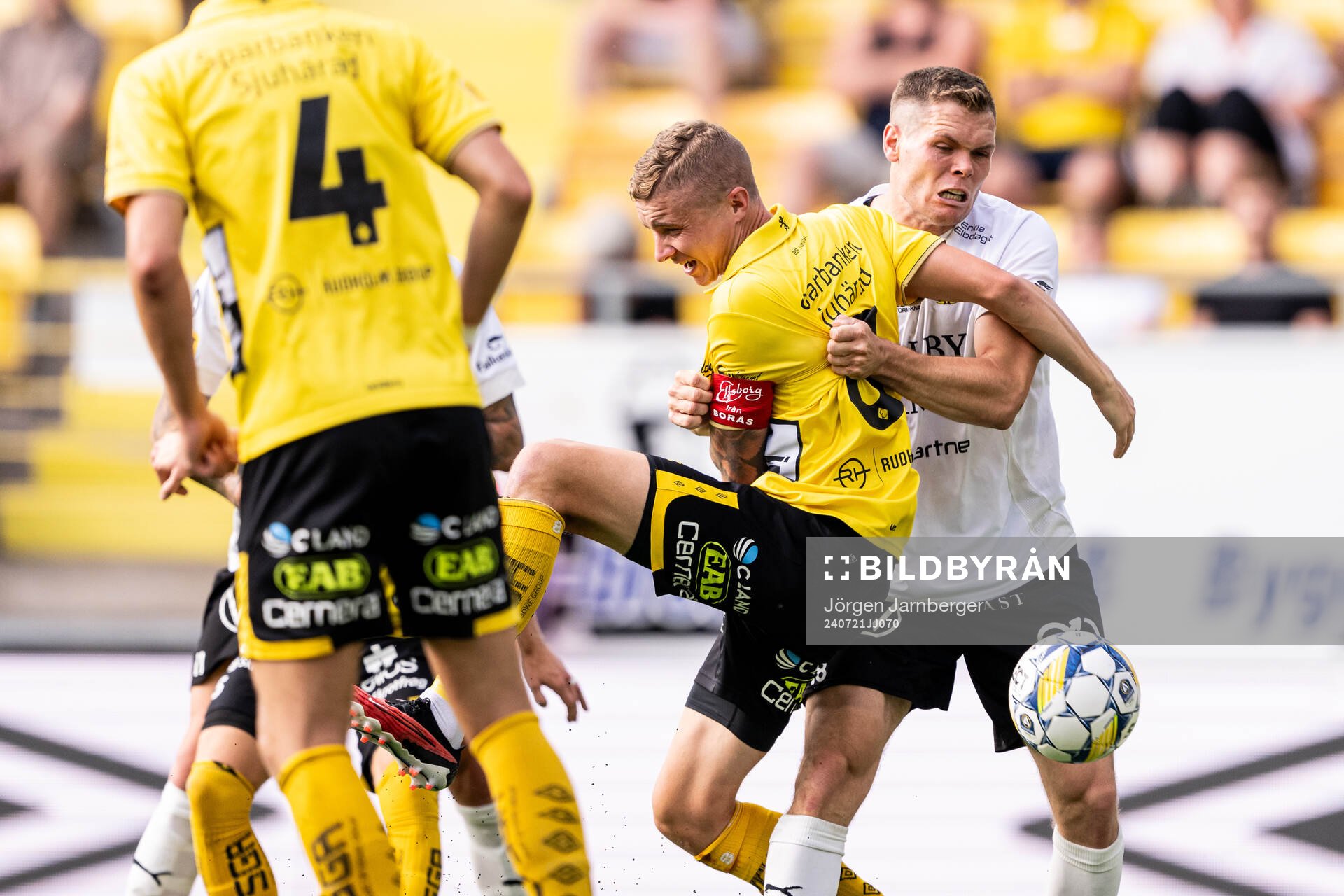 Elfsborgs Sebastian Holmen och Mjällbys Jacob Bergström