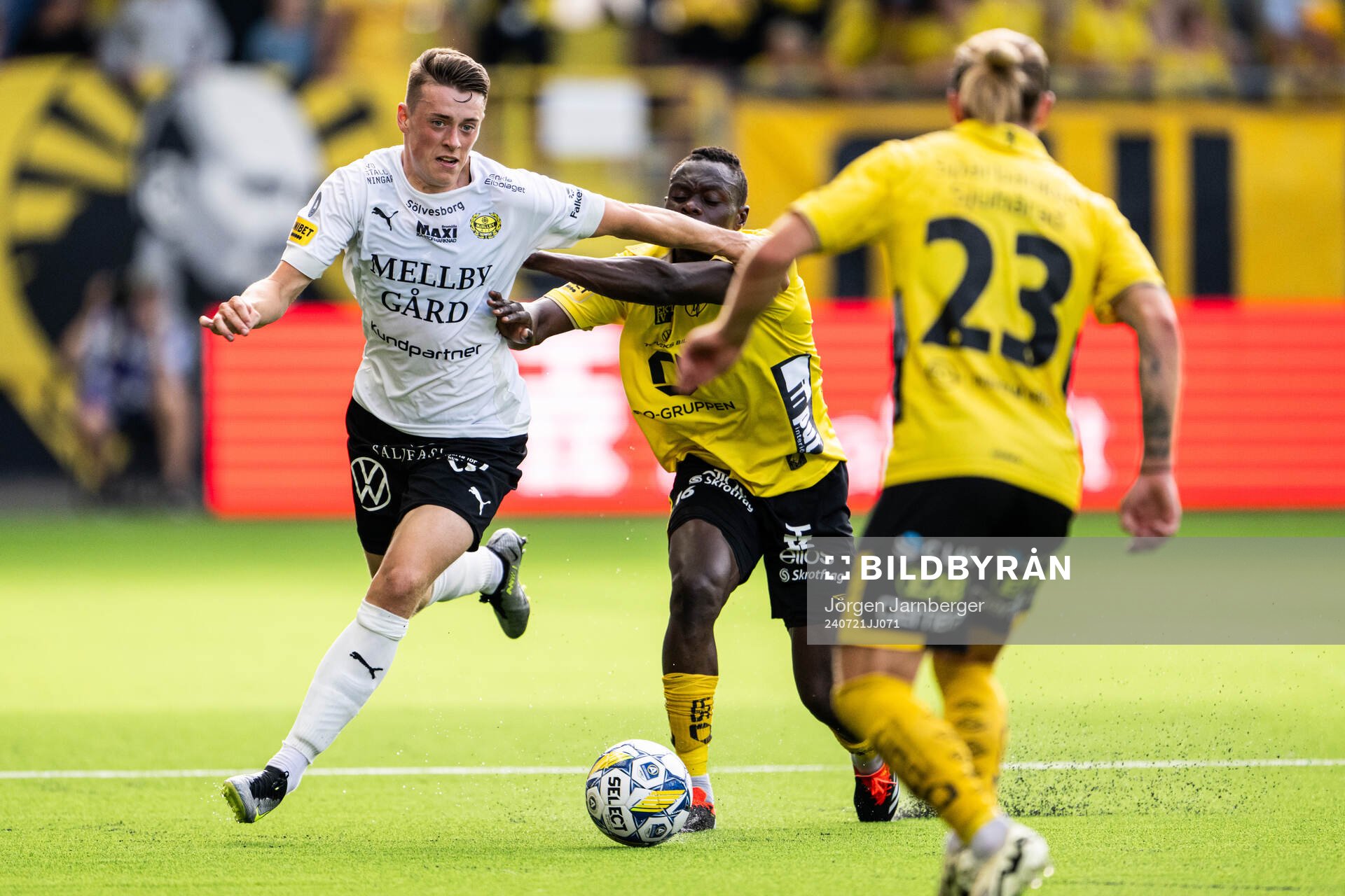 Mjällbys Elliot Stroud och Elfsborgs Timothy Noor Ouma