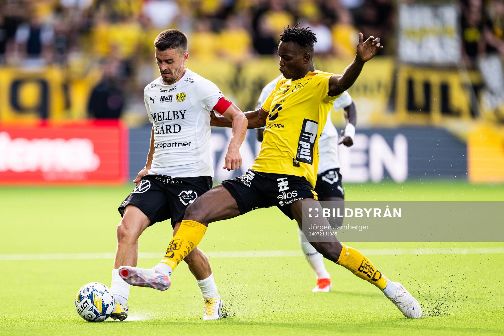 Mjällbys Jesper Gustavsson och Elfsborgs Jalal Abdullai