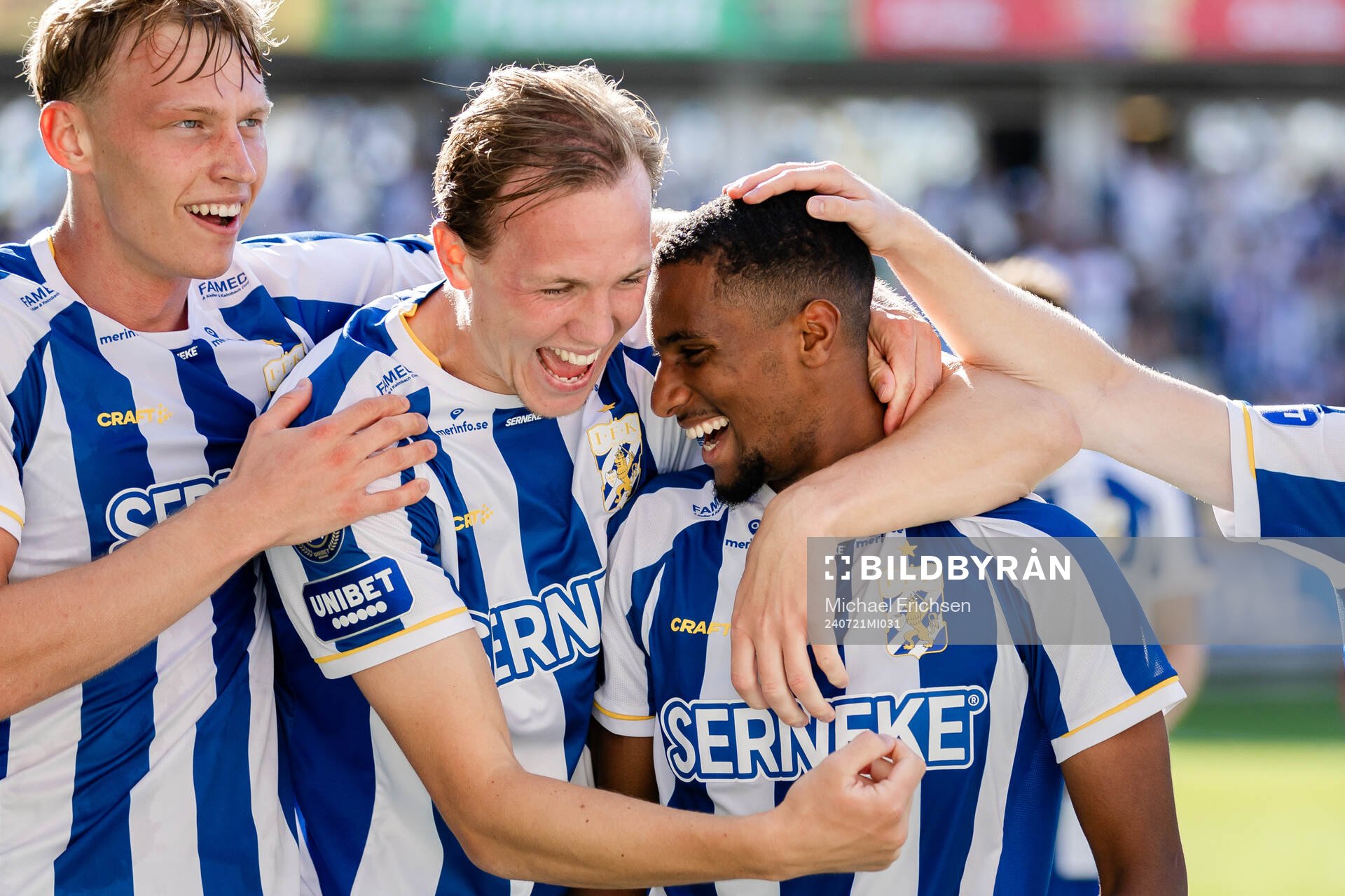 IFK Göteborgs Paulos Abraham jublar med Adam Carlén och