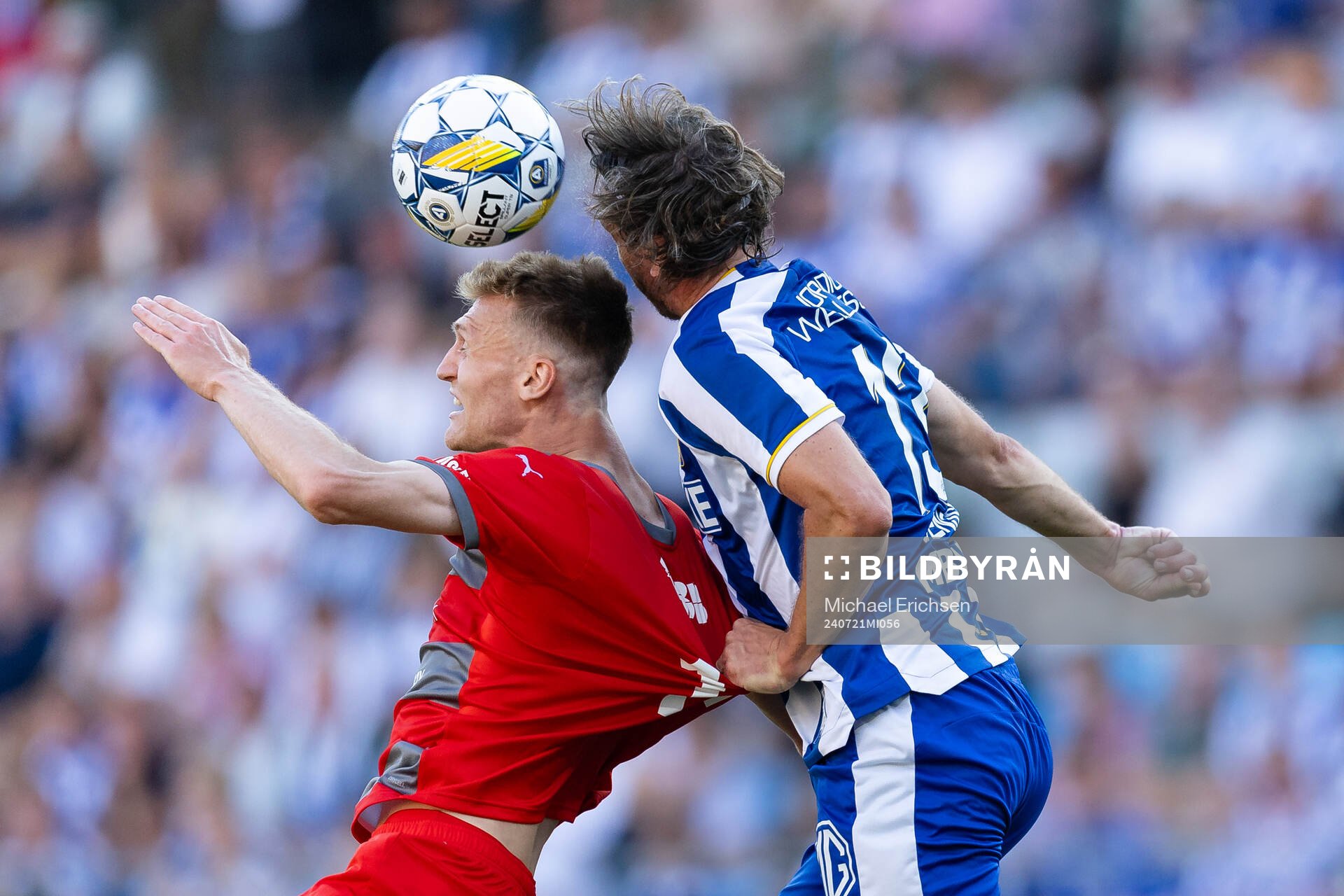 Västerås Viktor Granath och IFK Göteborgs Gustav Svensson under fotbollsmatchen i Allsvenskan mellan IFK Göteborg och Västerås den 21 juli 2024 i Göteborg.