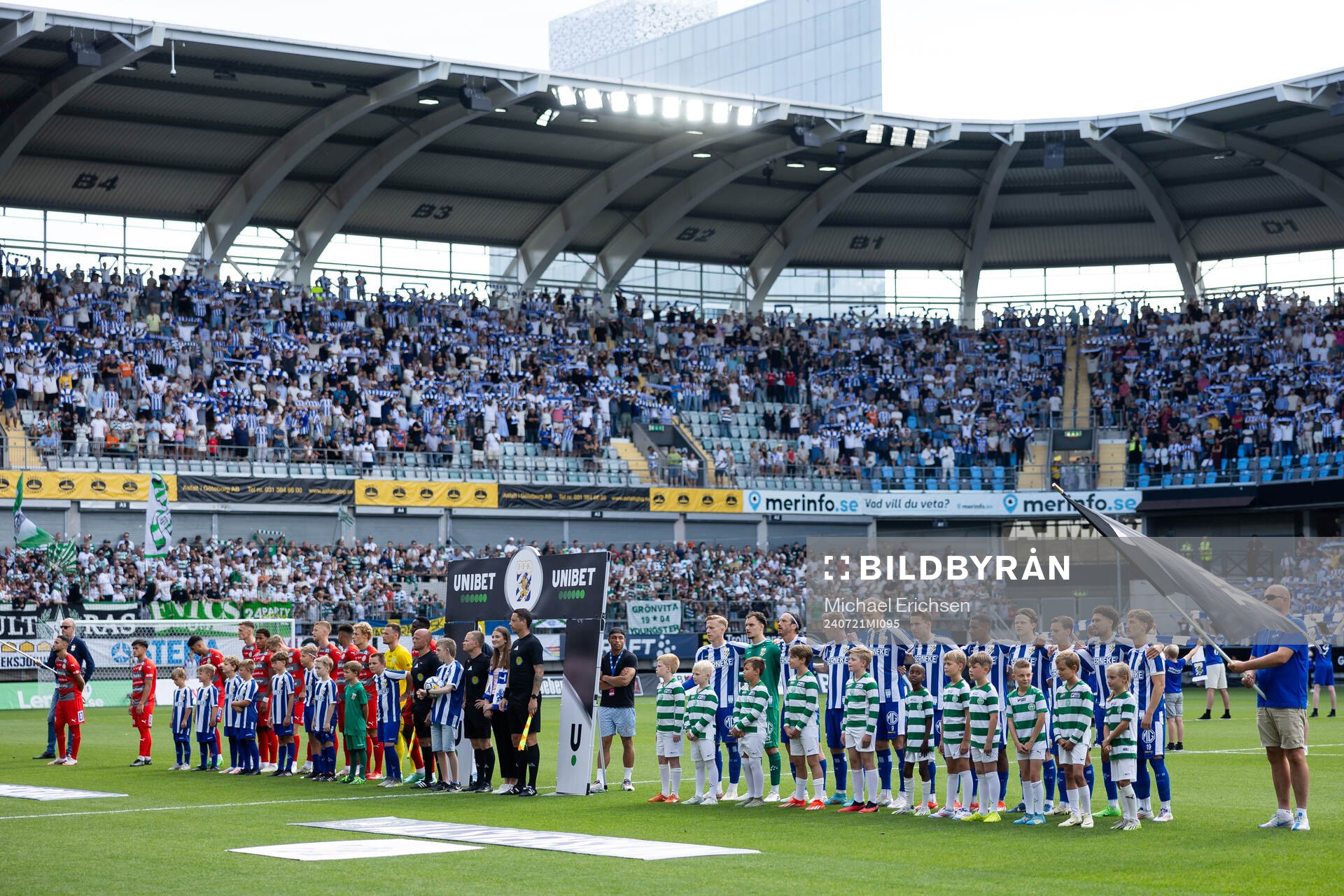 Lagen på line up innan fotbollsmatchen i Allsvenskan