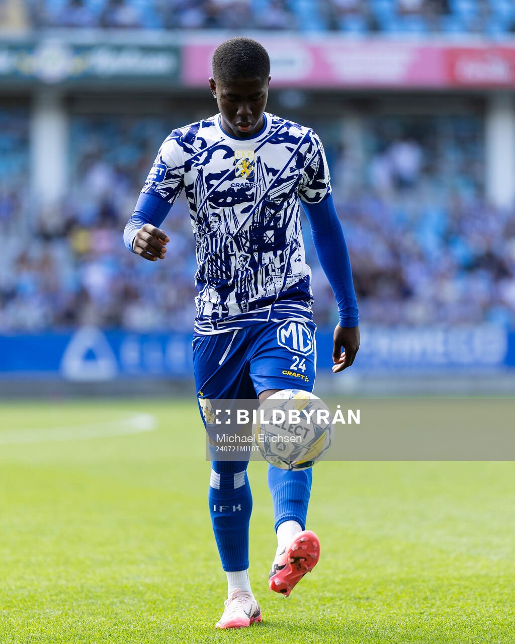 IFK Göteborgs Abundance Salaou innan fotbollsmatchen i