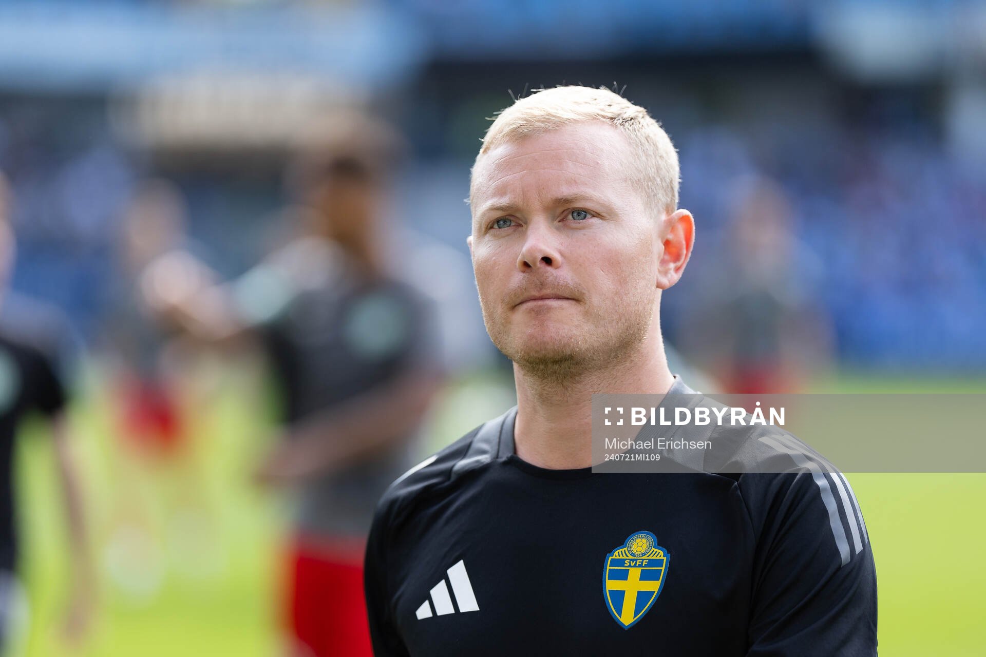 Domare Fredrik Klitte innan fotbollsmatchen i Allsvenskan