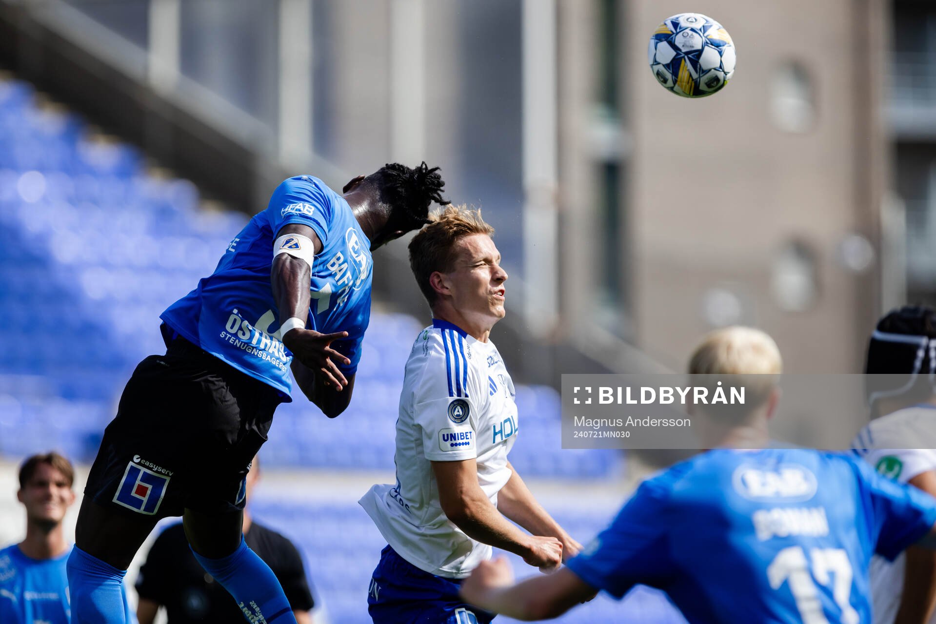 Halmstads Joseph Baffoe och IFK Norrköpings Leo Jonsson