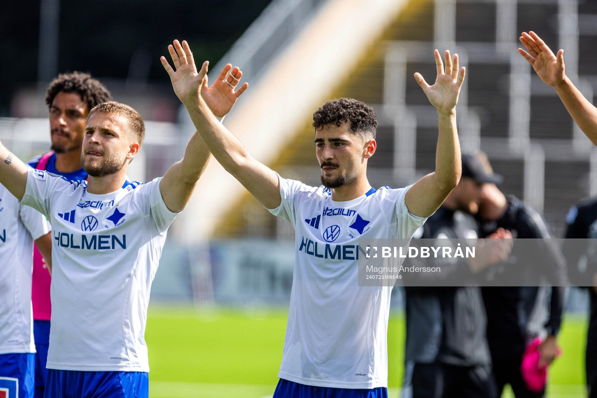Amadeus Sögaard och Ismet Lushaku jublar