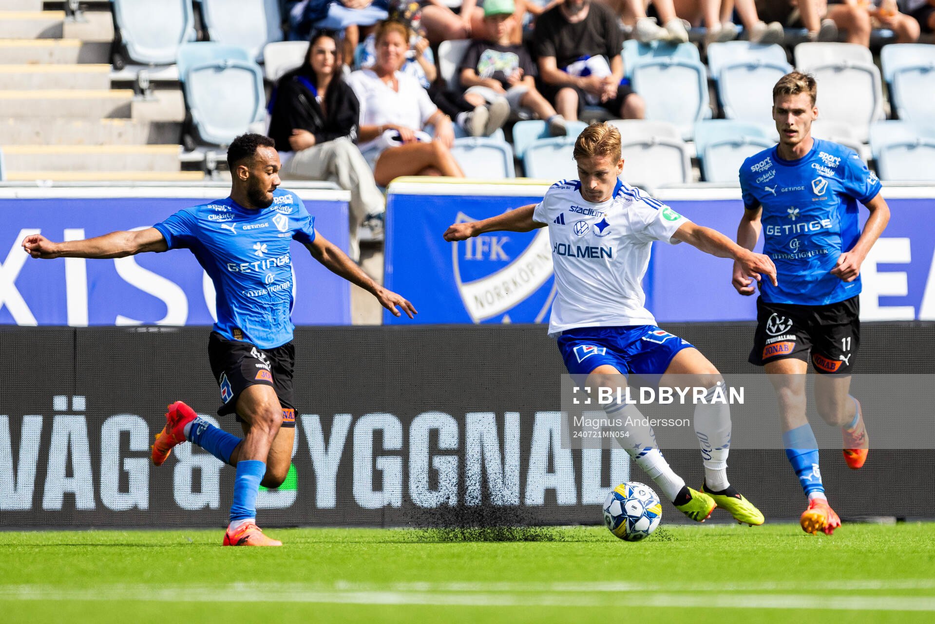 Halmstads Vinicius Nogueira De Oliveira och IFK