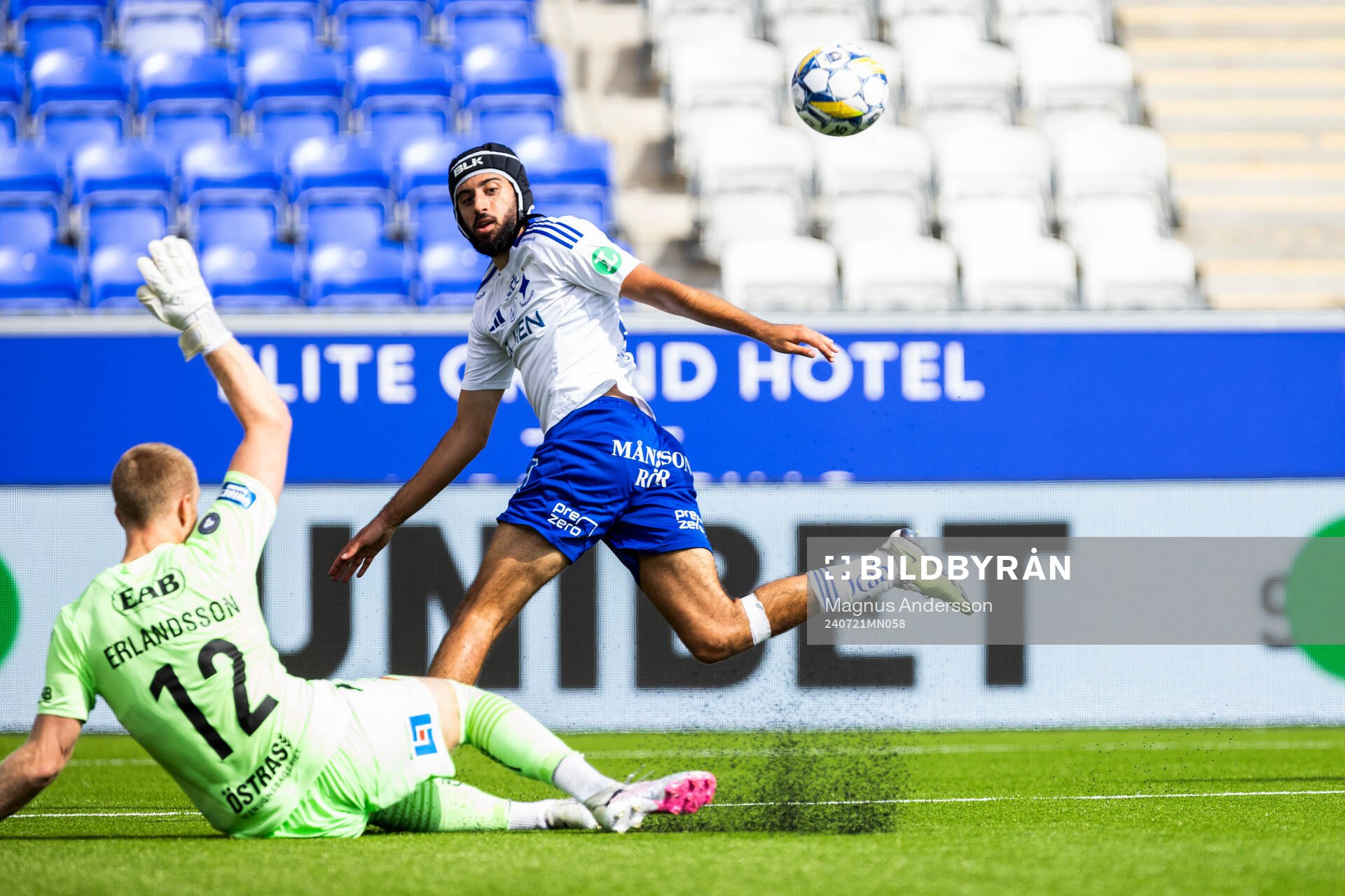 Halmstads målvakt Tim Erlandsson och IFK Norrköpings