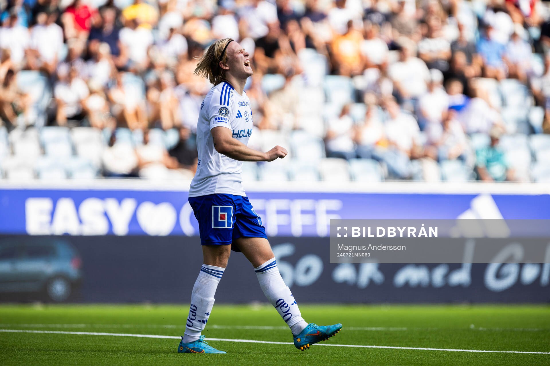 IFK Norrköpings Isak Andri Sigurgeirsson har ont under fotbollsmatchen i Allsvenskan mellan IFK Norrköping och Halmstad den 21 juli 2024 i Norrköping.