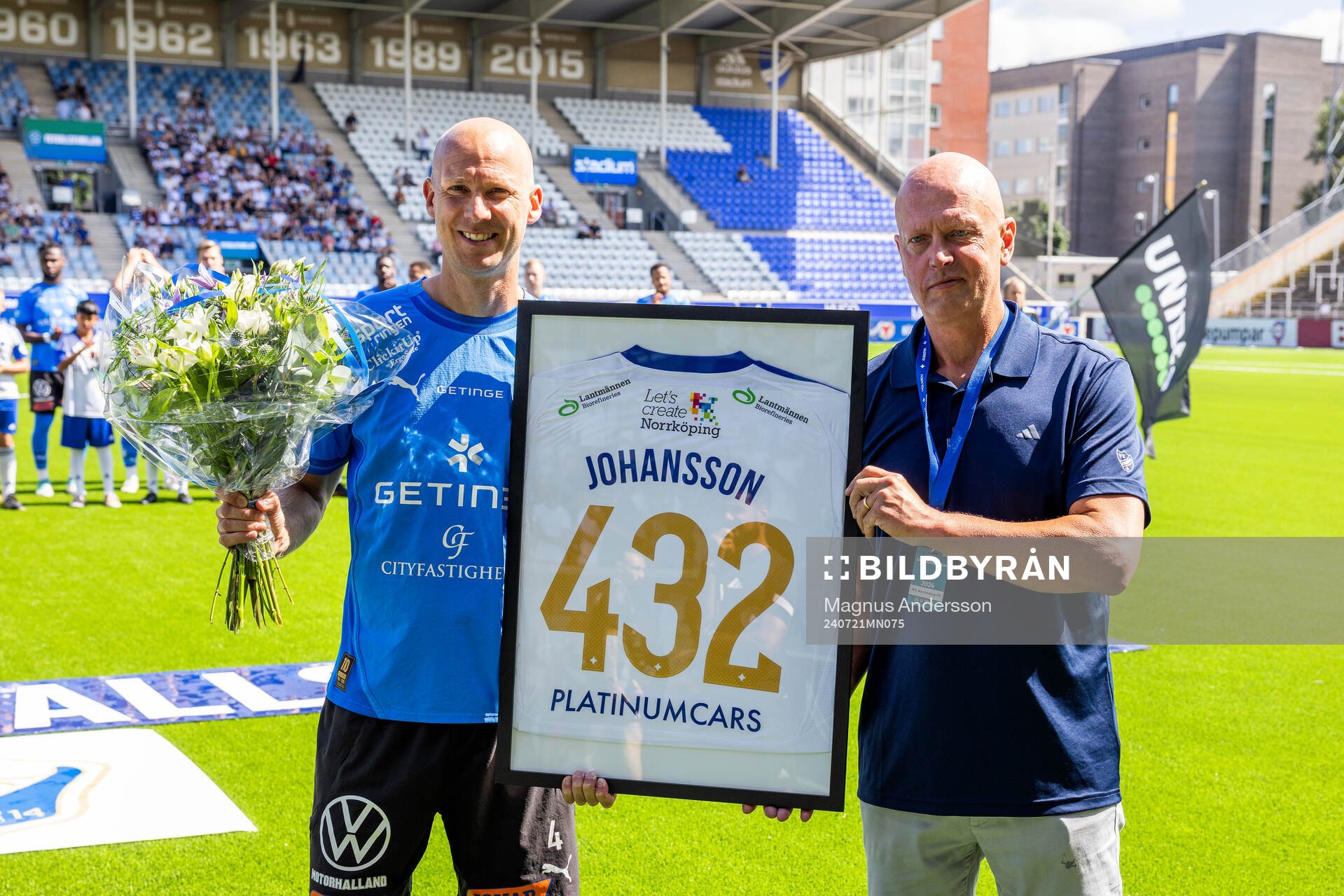 Halmstads Andreas Johansson uppmärksammas av IFK