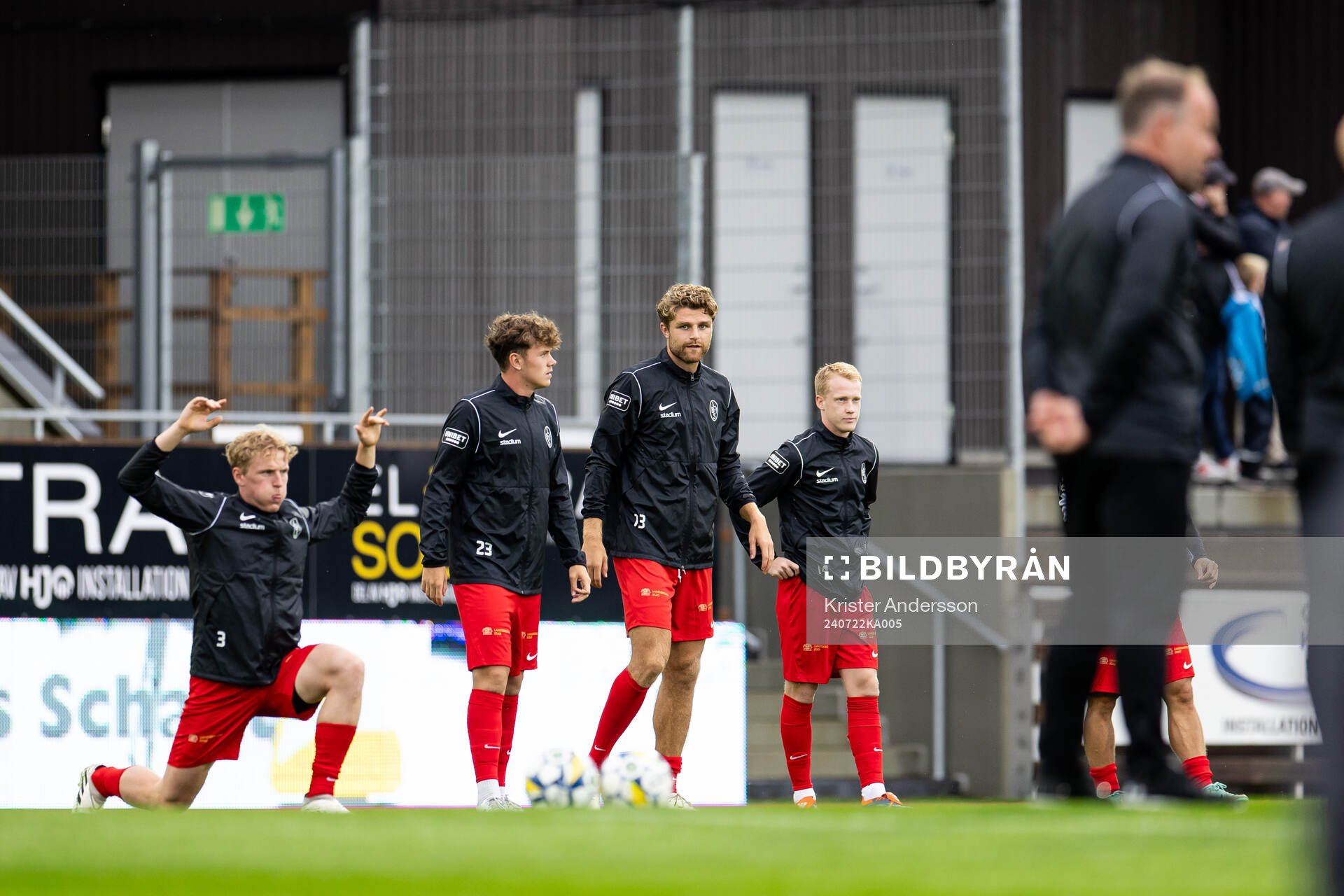 Landskronas spelare inför fotbollsmatchen i Superettan mellan Varberg och Landskrona den 22 juli 2024 i Varberg. 