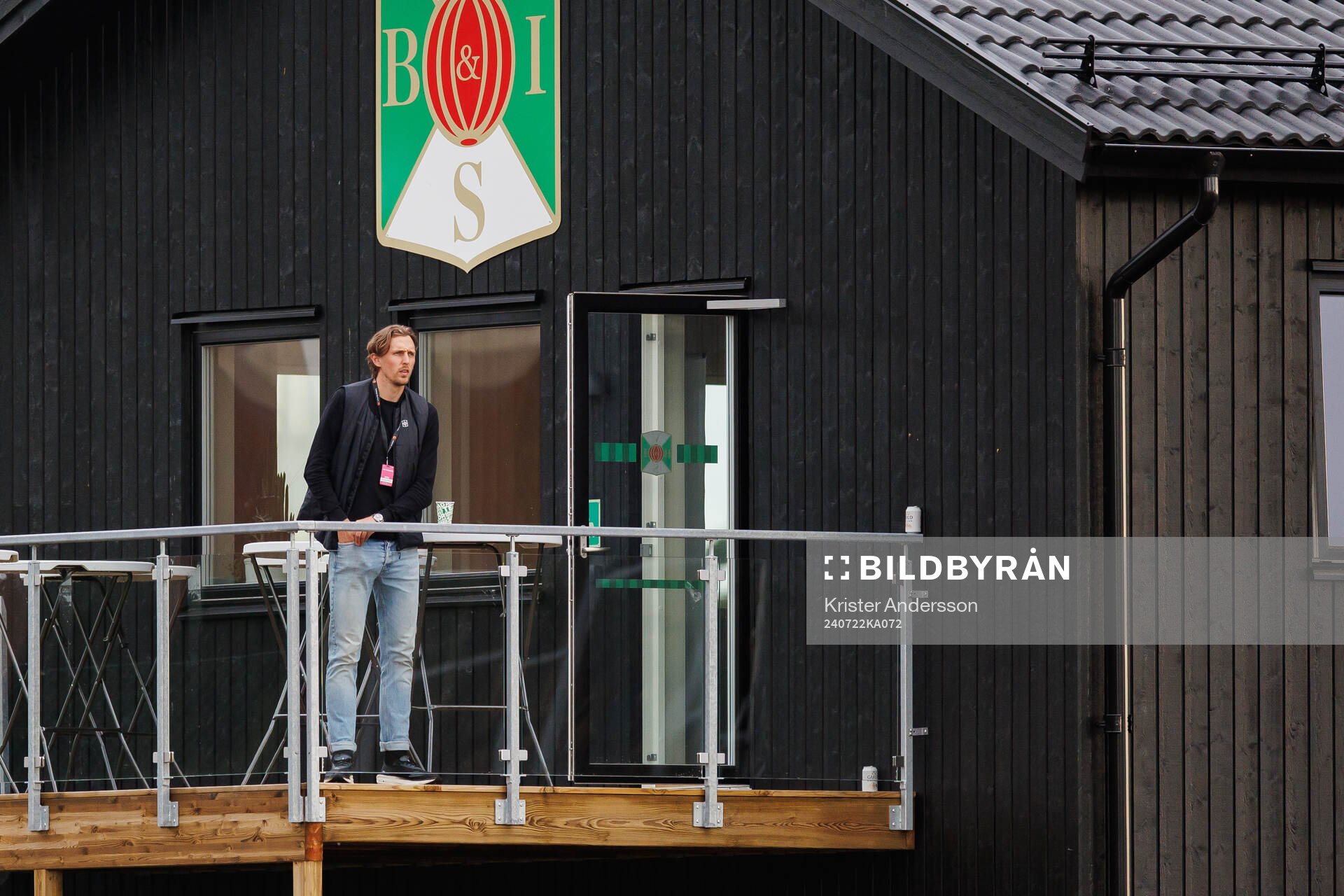 Varbergs Joakim Lindner vid sidan av planen