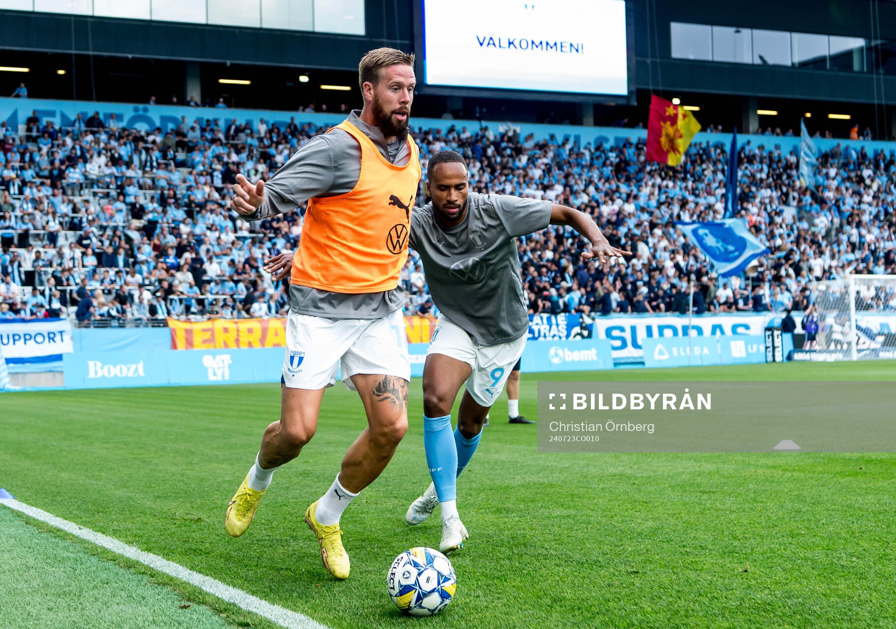 Pontus Jansson and Isaac Kiese Thelin of Malmö FF